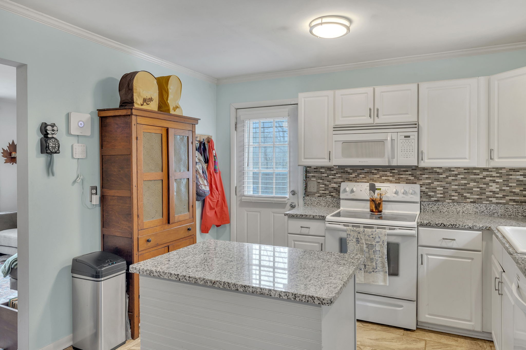 7064 River Road Pike