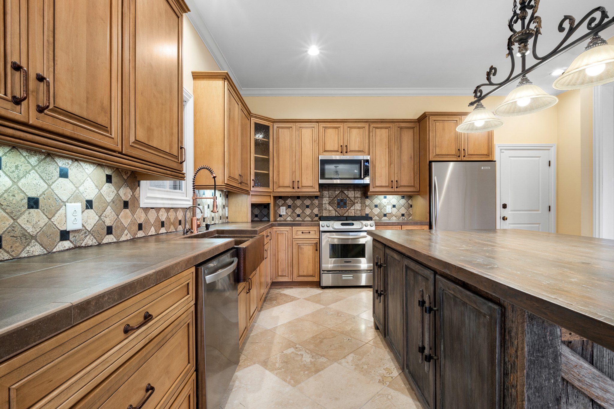 1101 Thora Ct