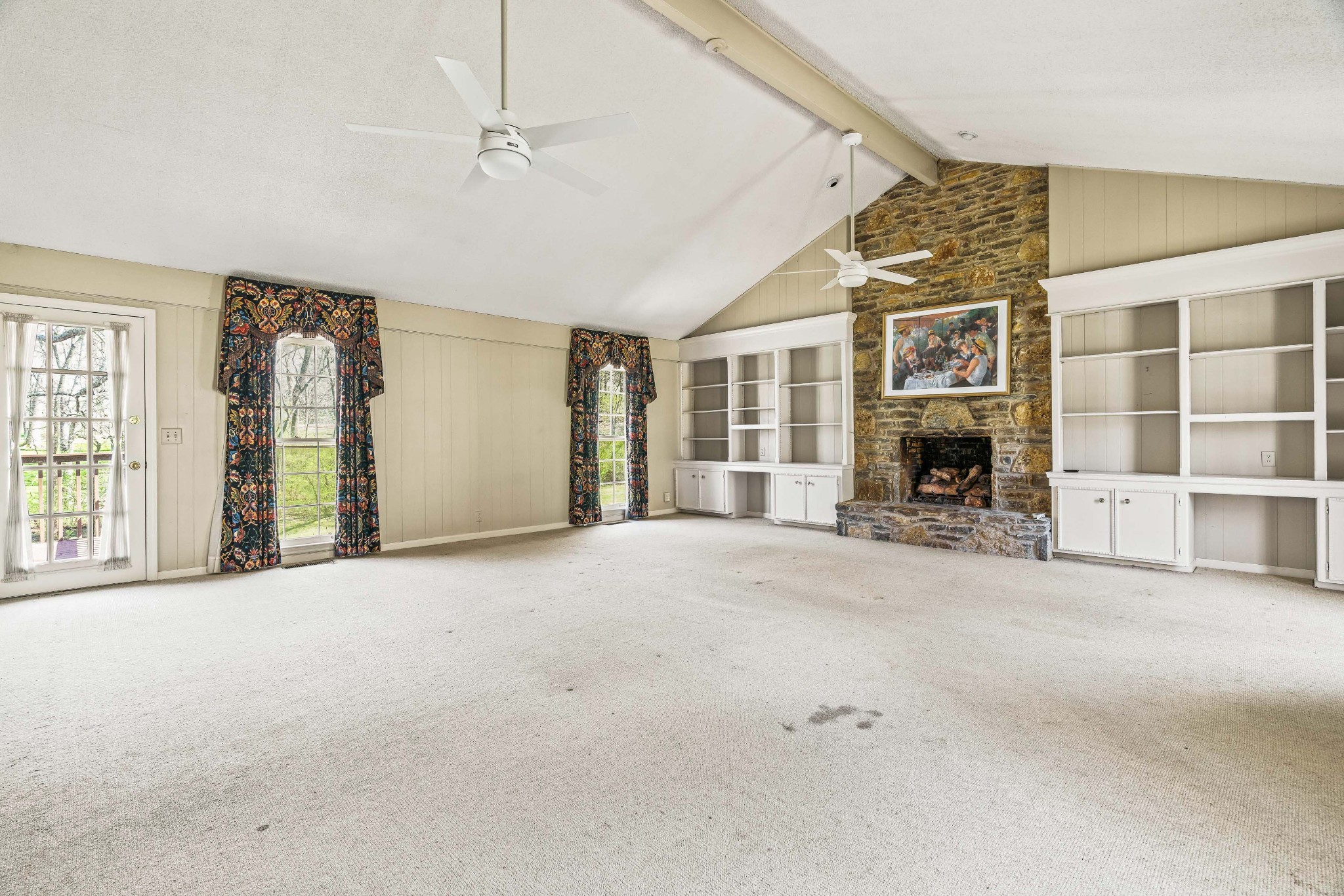 5528 Hillview Dr