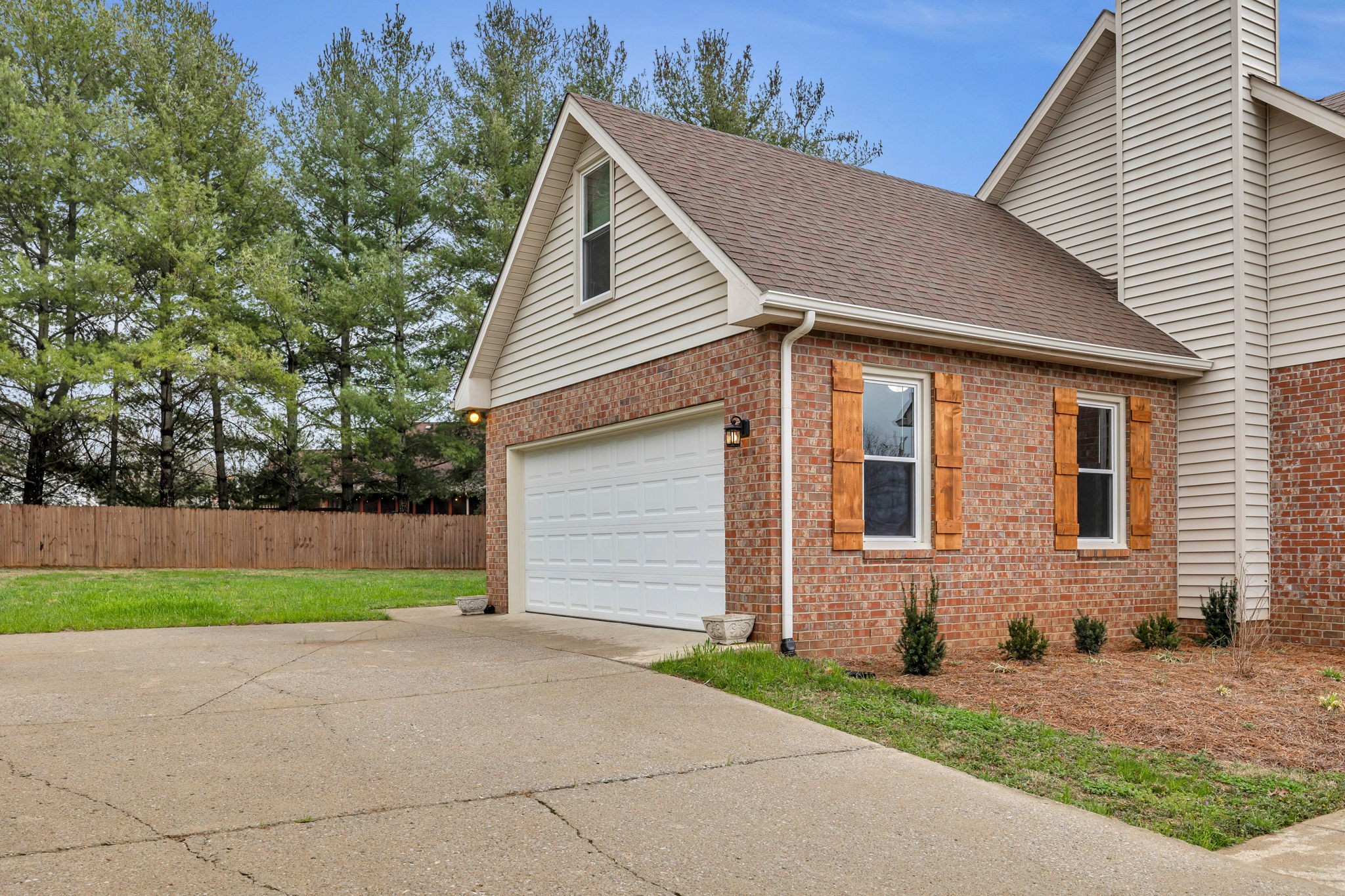 2314 N Bellah Ct
