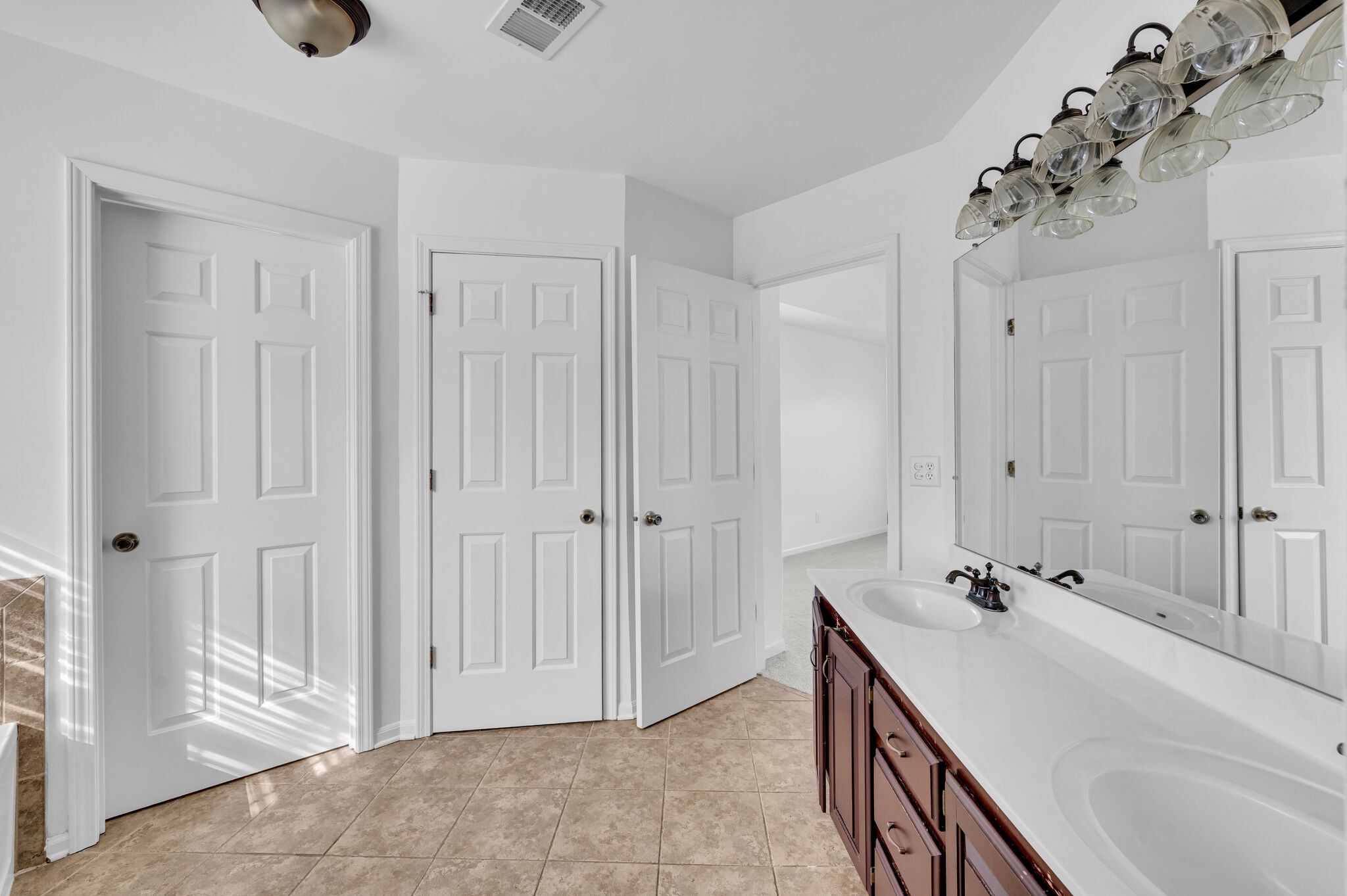 208 Cavalcade Cir