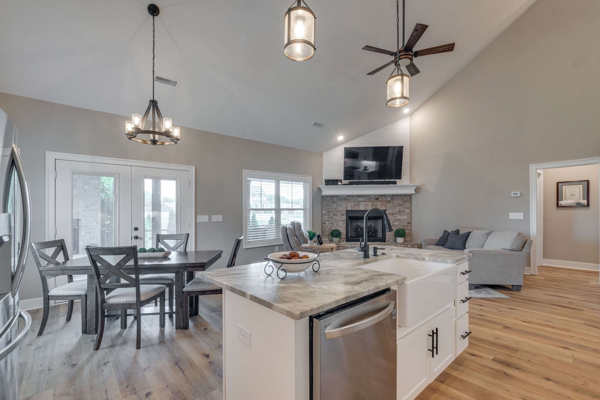 65 Canoe Ct