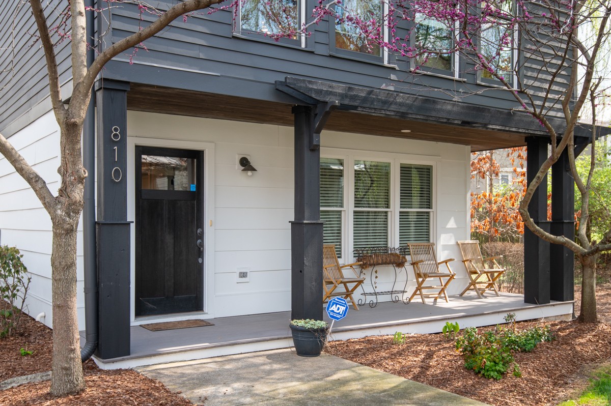 810 Lancaster Way
