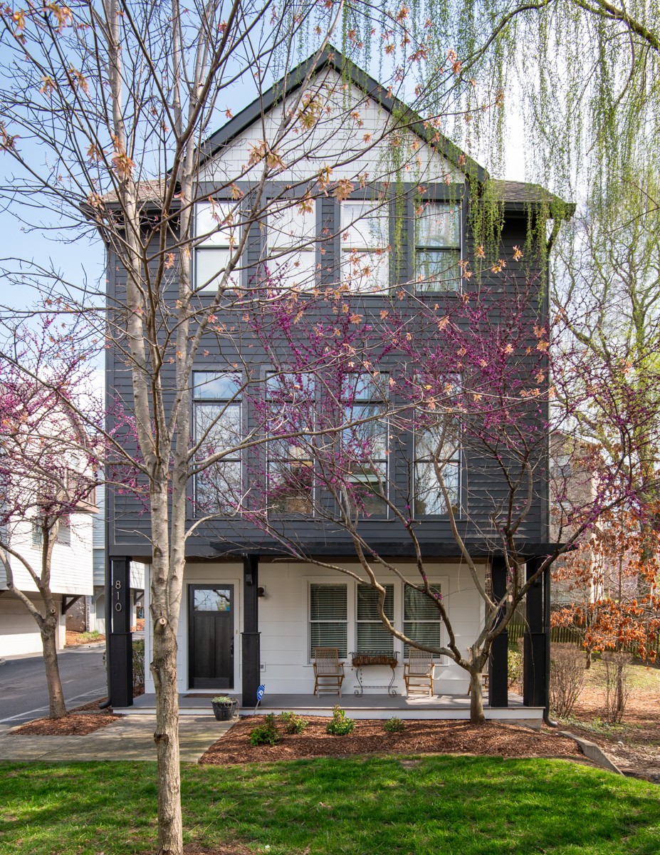 810 Lancaster Way