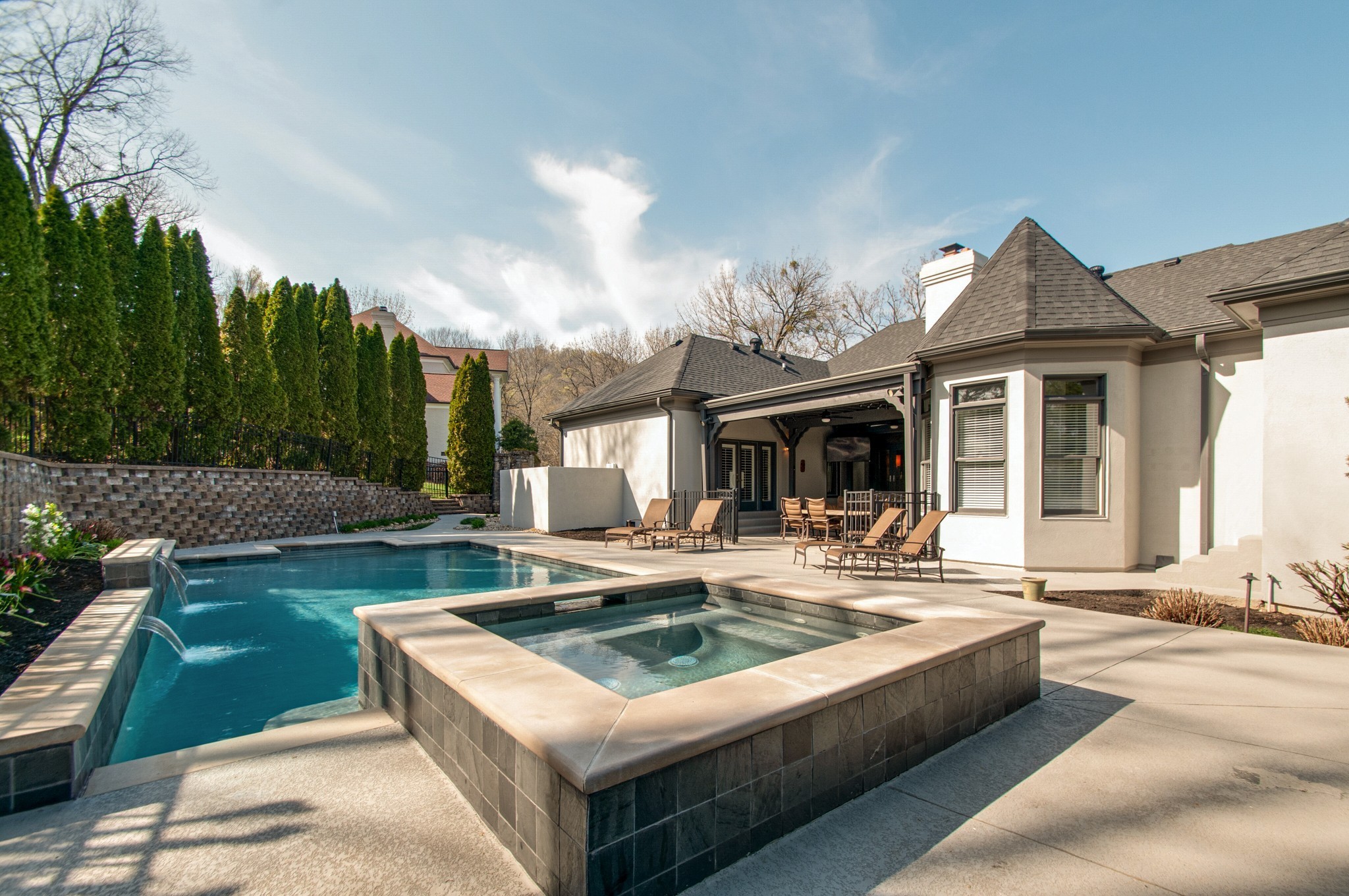 813 Shadowstone Pl