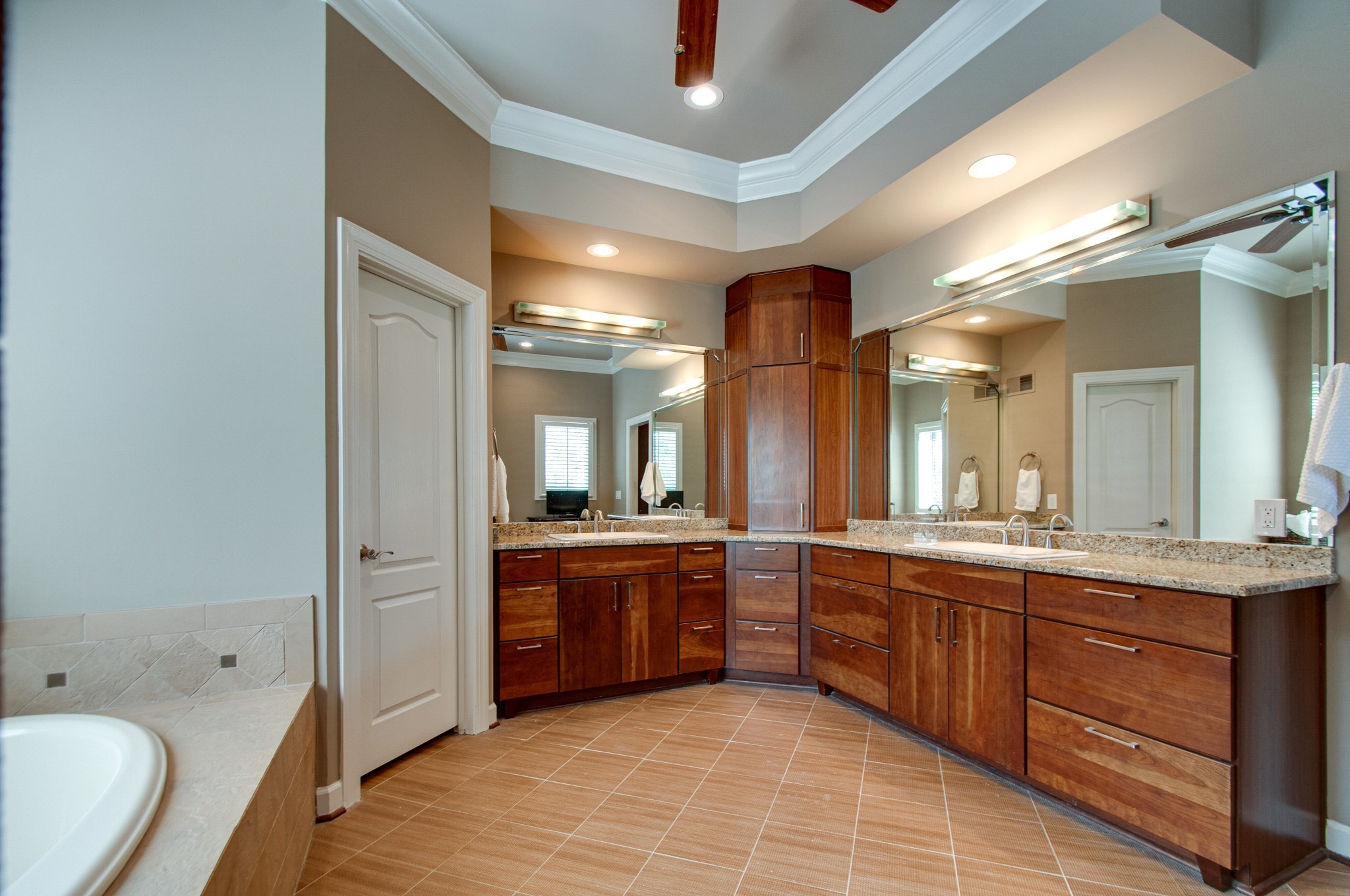 813 Shadowstone Pl