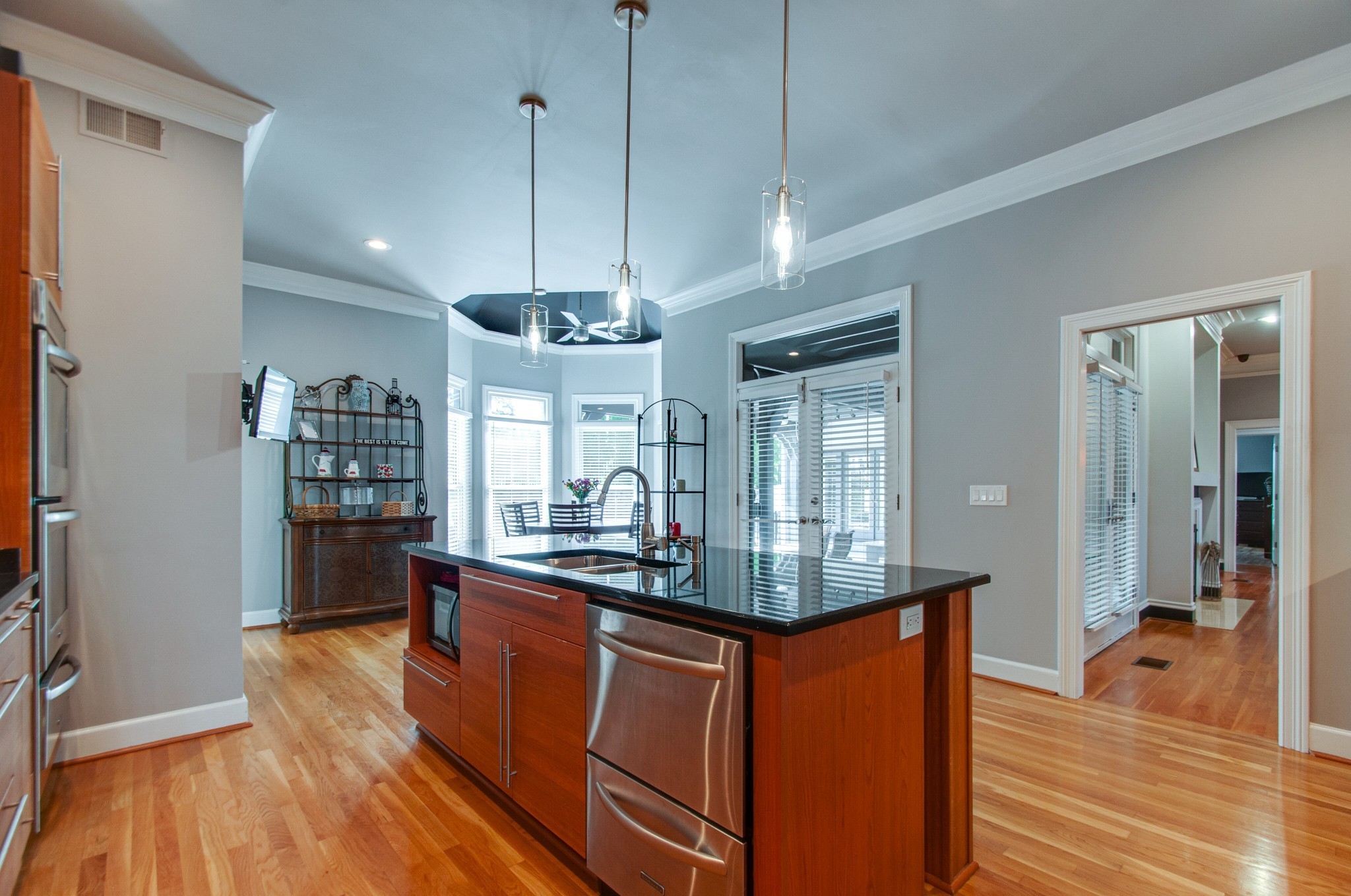 813 Shadowstone Pl