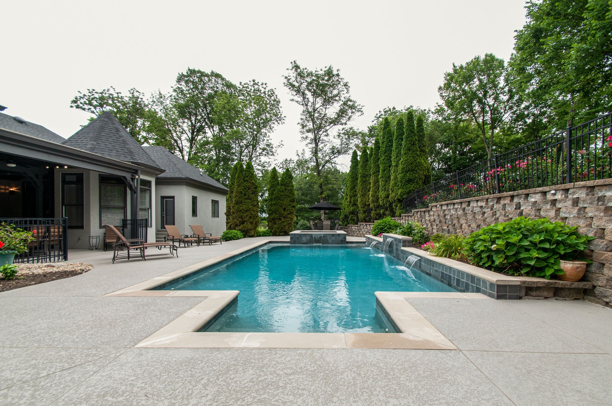 813 Shadowstone Pl