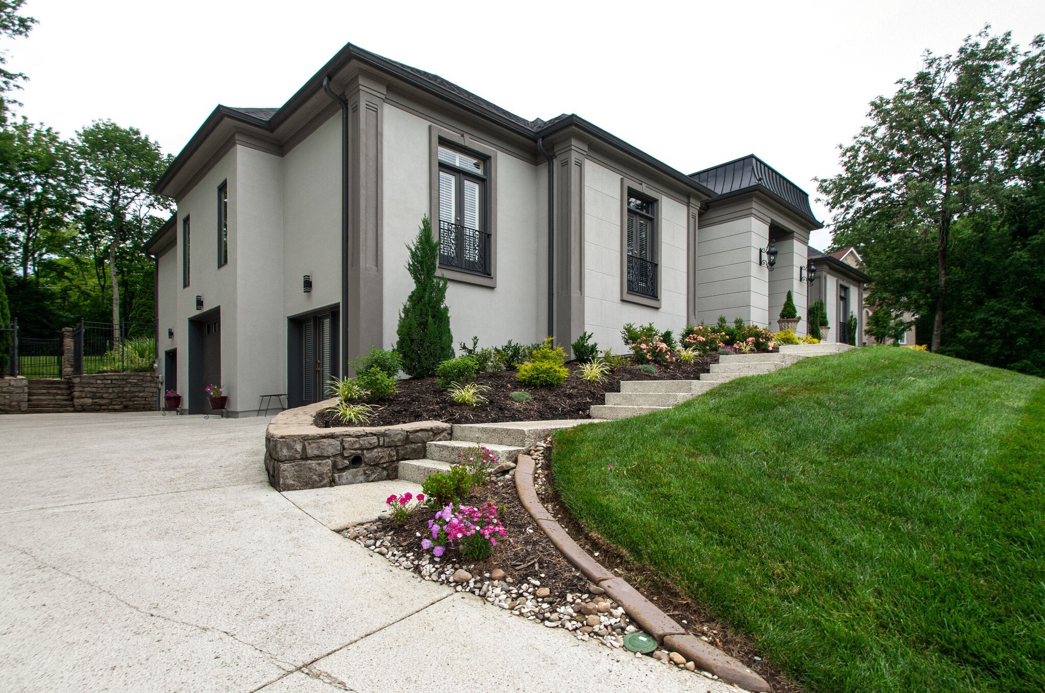 813 Shadowstone Pl