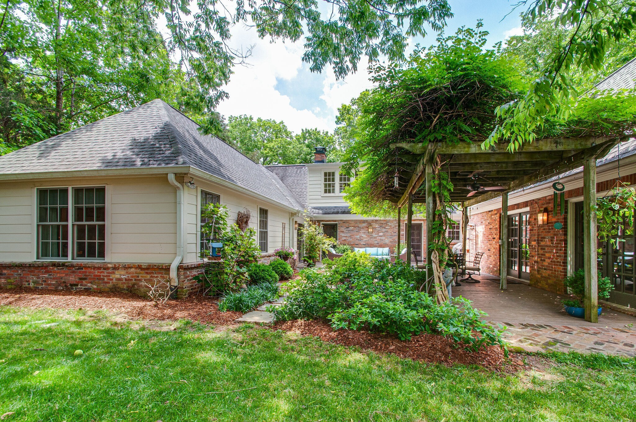 213 Haverford Ave
