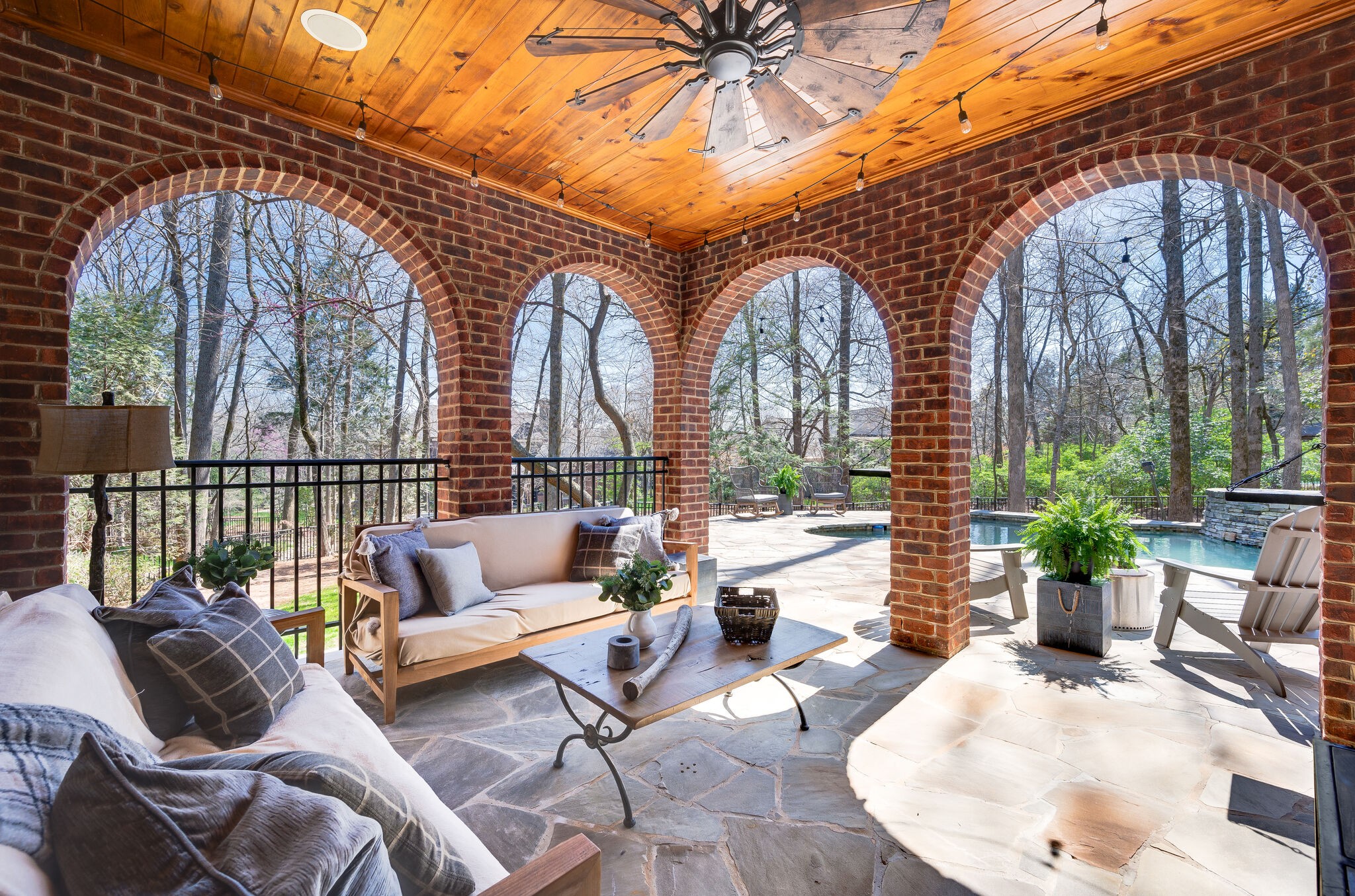 1615 Edgewater Ct