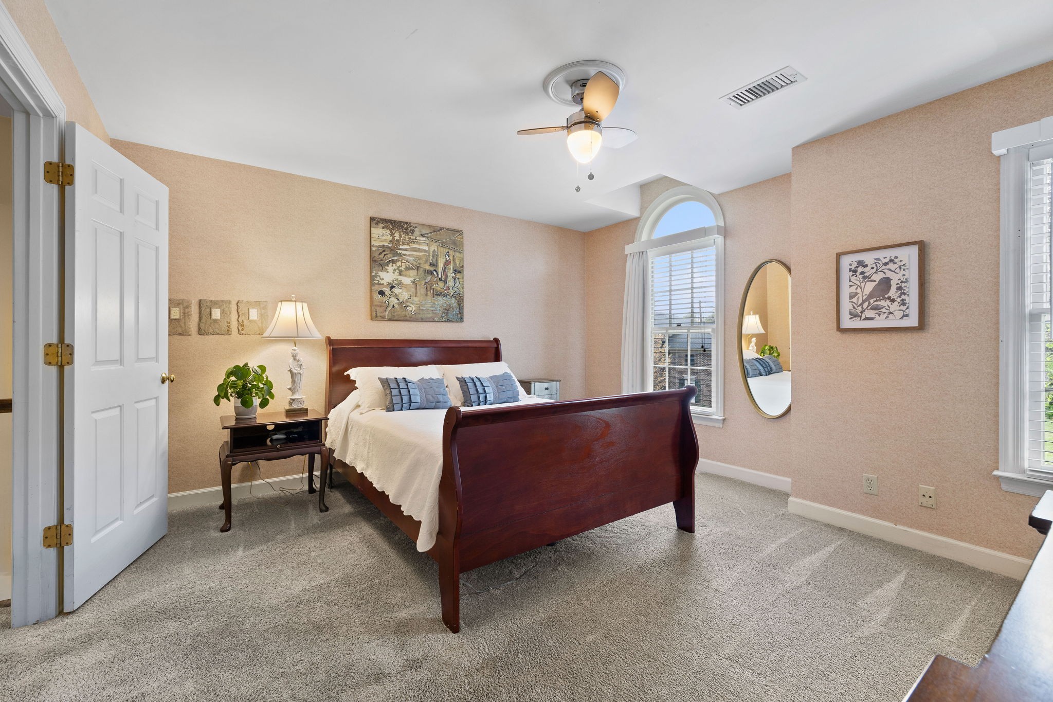 18 Lexington Grn