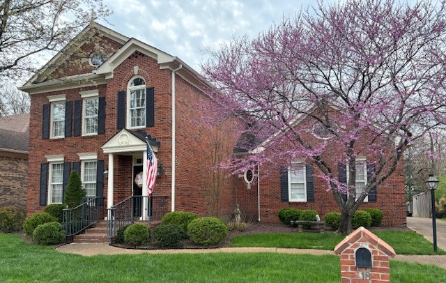 18 Lexington Grn
