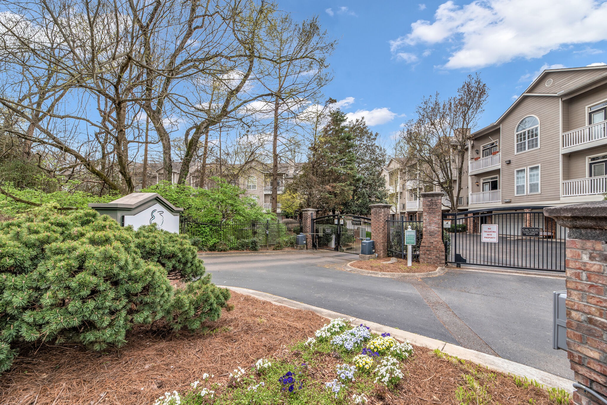 2015 Stokes Ln