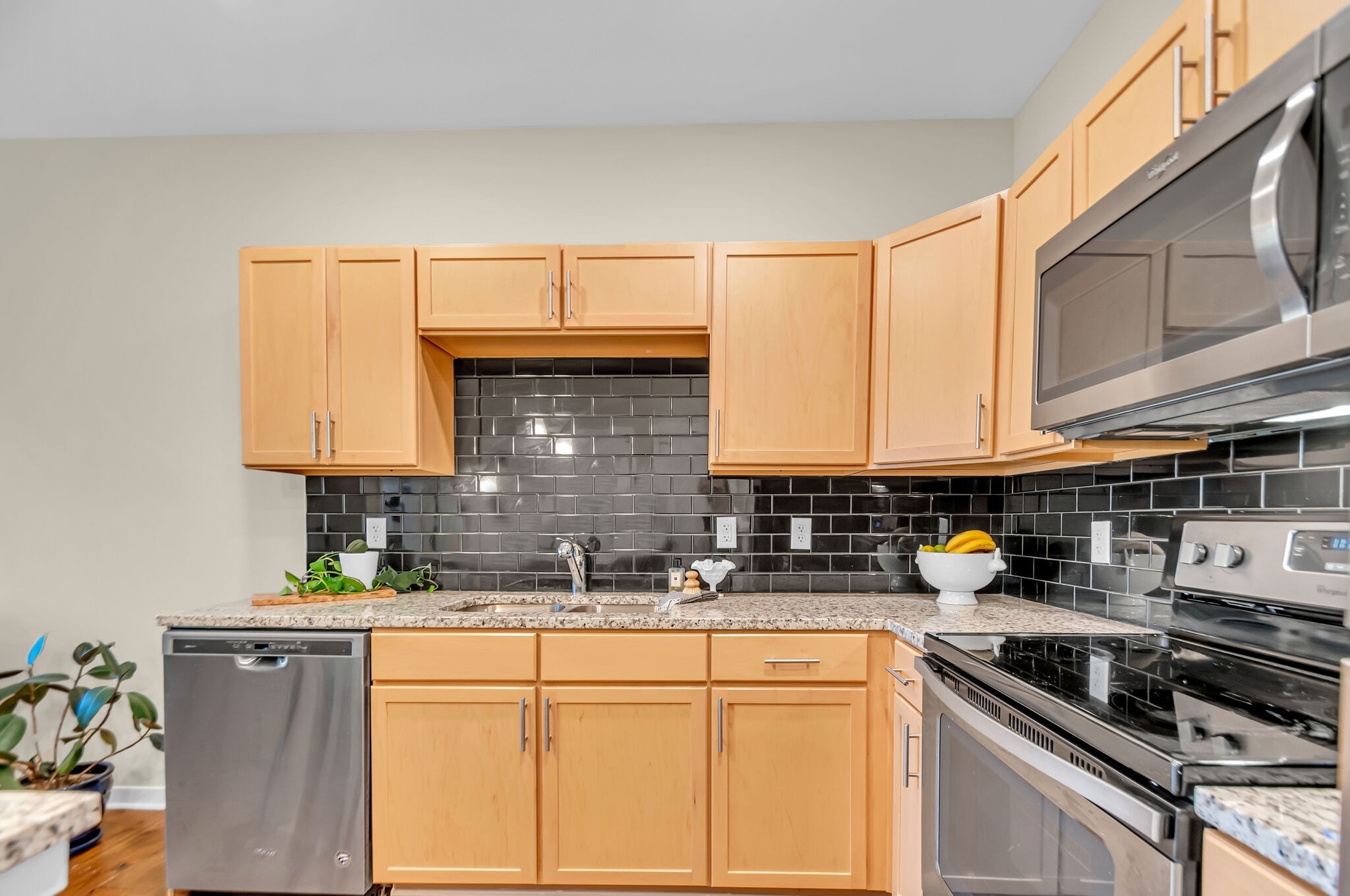 1122 Litton Ave Unit: 208