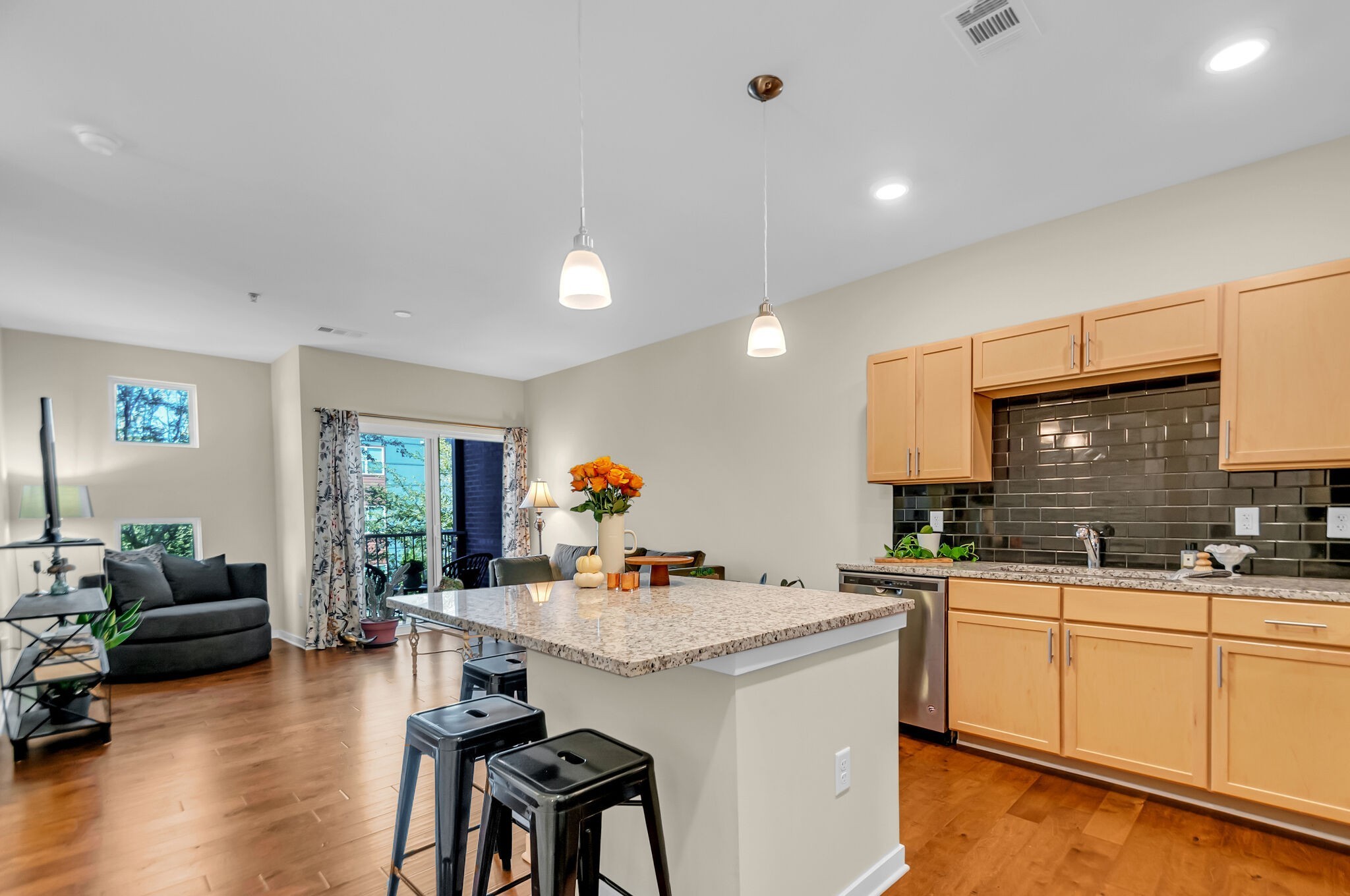 1122 Litton Ave Unit: 208