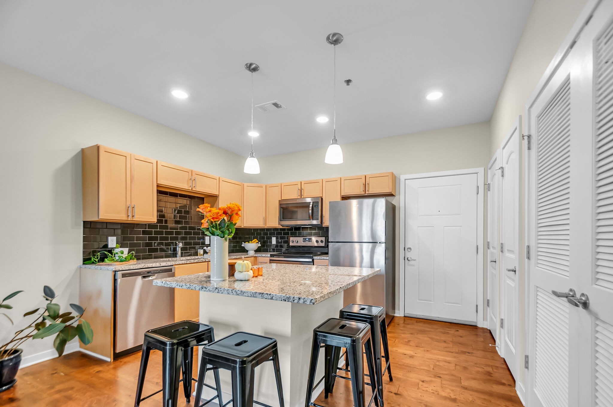 1122 Litton Ave Unit: 208