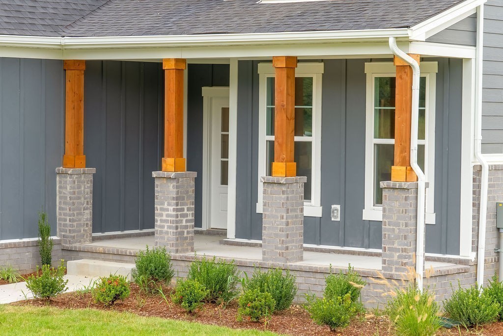 7304 Dutch River Circle