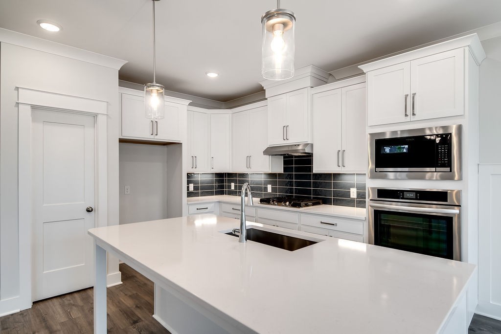 7304 Dutch River Circle