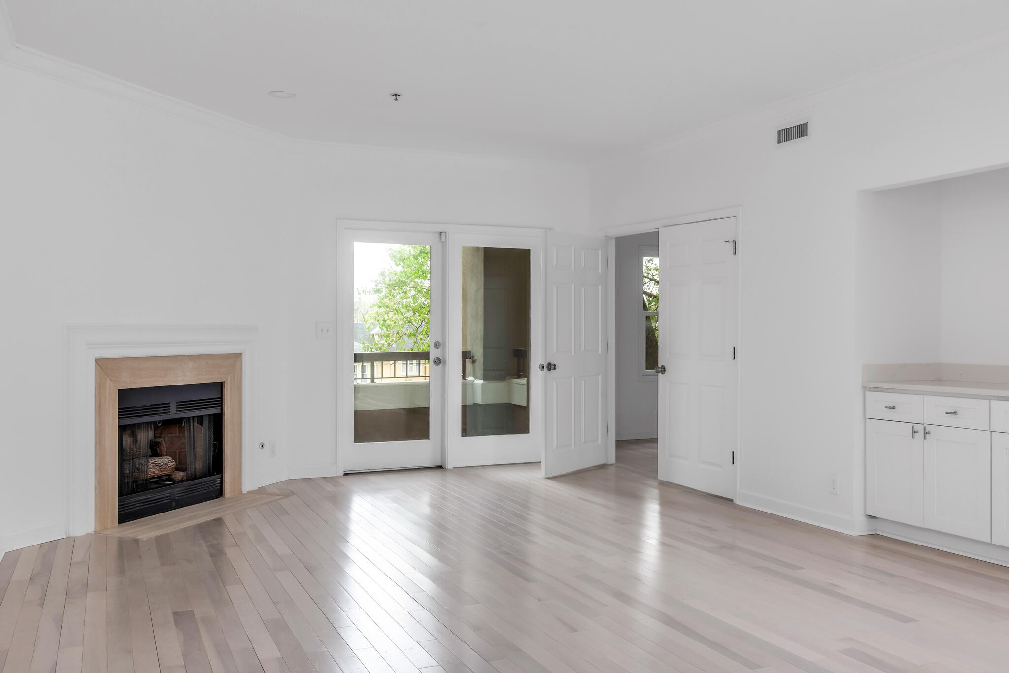 3818 W End Ave Unit: 201