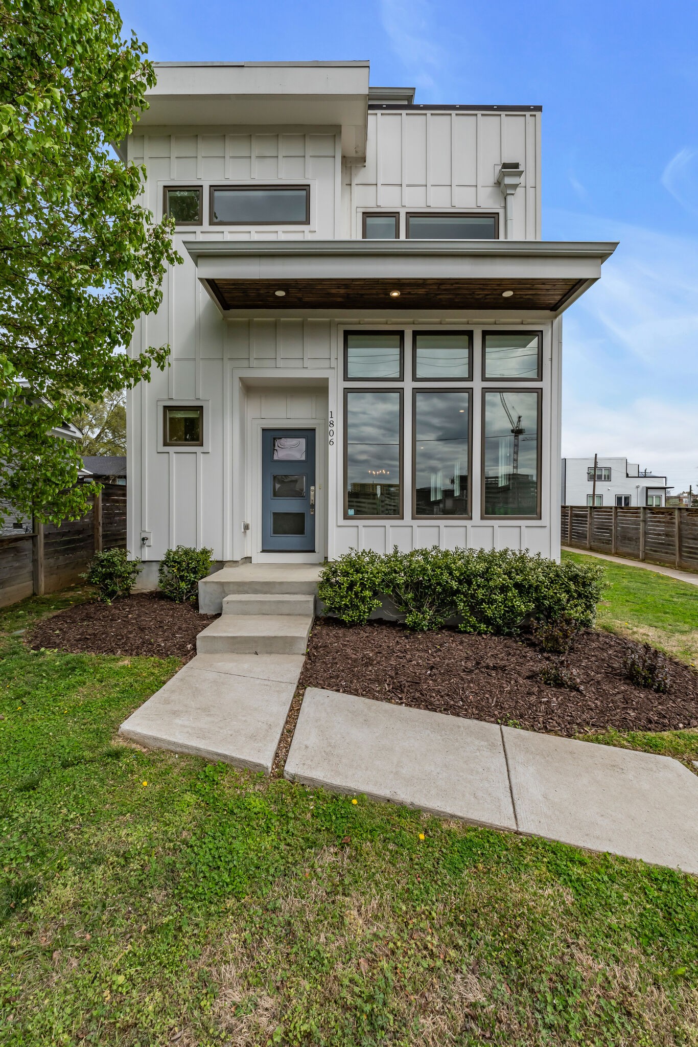 1806 Pearl St