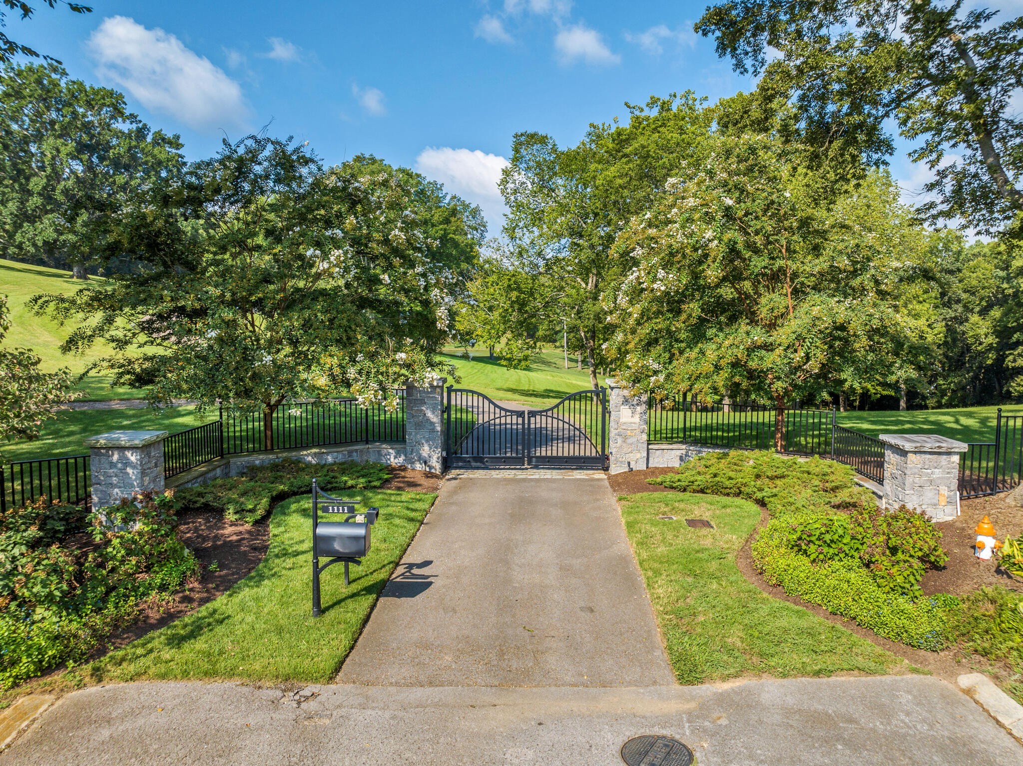 1111 Eller Ln