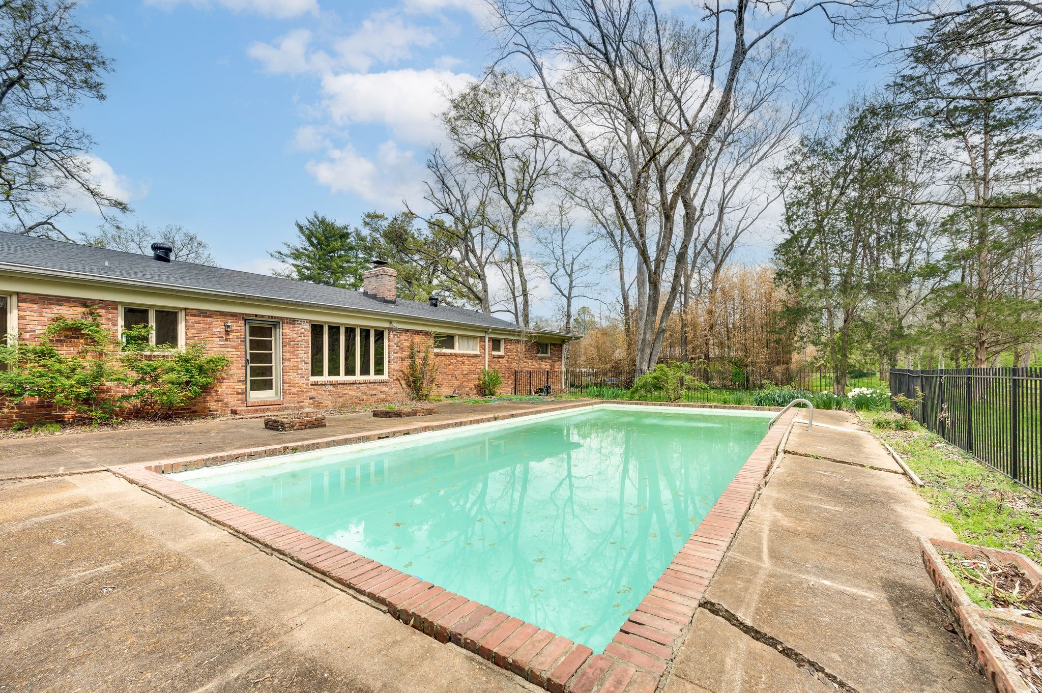 6028 Gardendale Dr