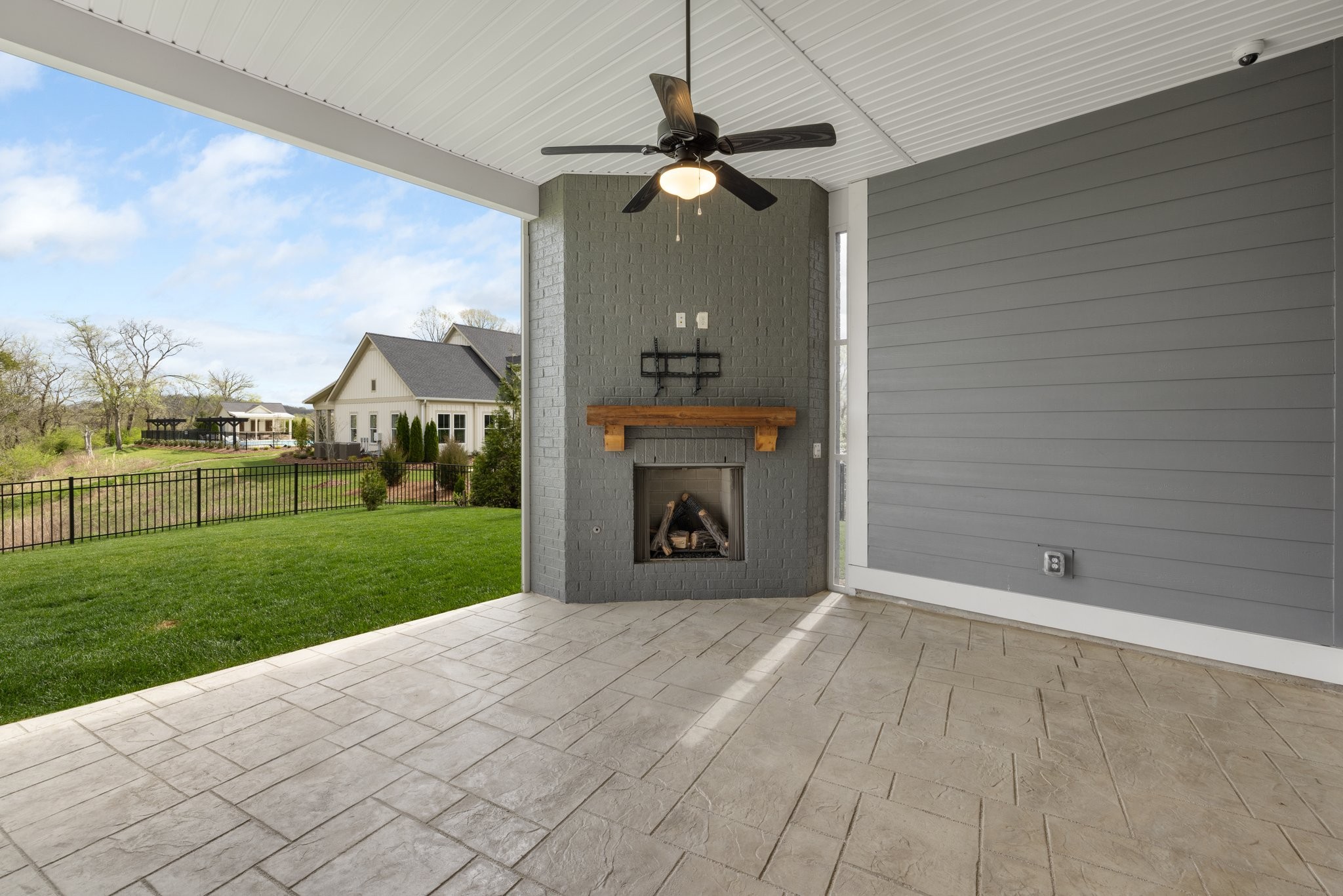 7592 Delancey Dr