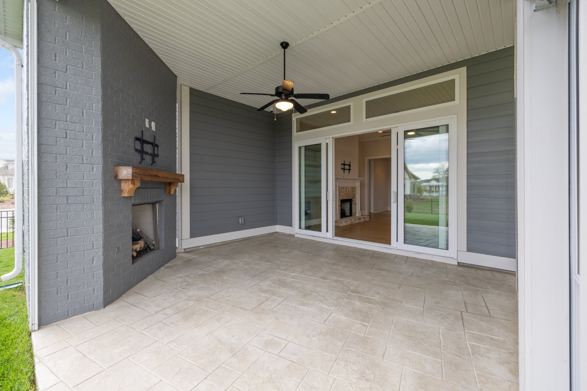 7592 Delancey Dr