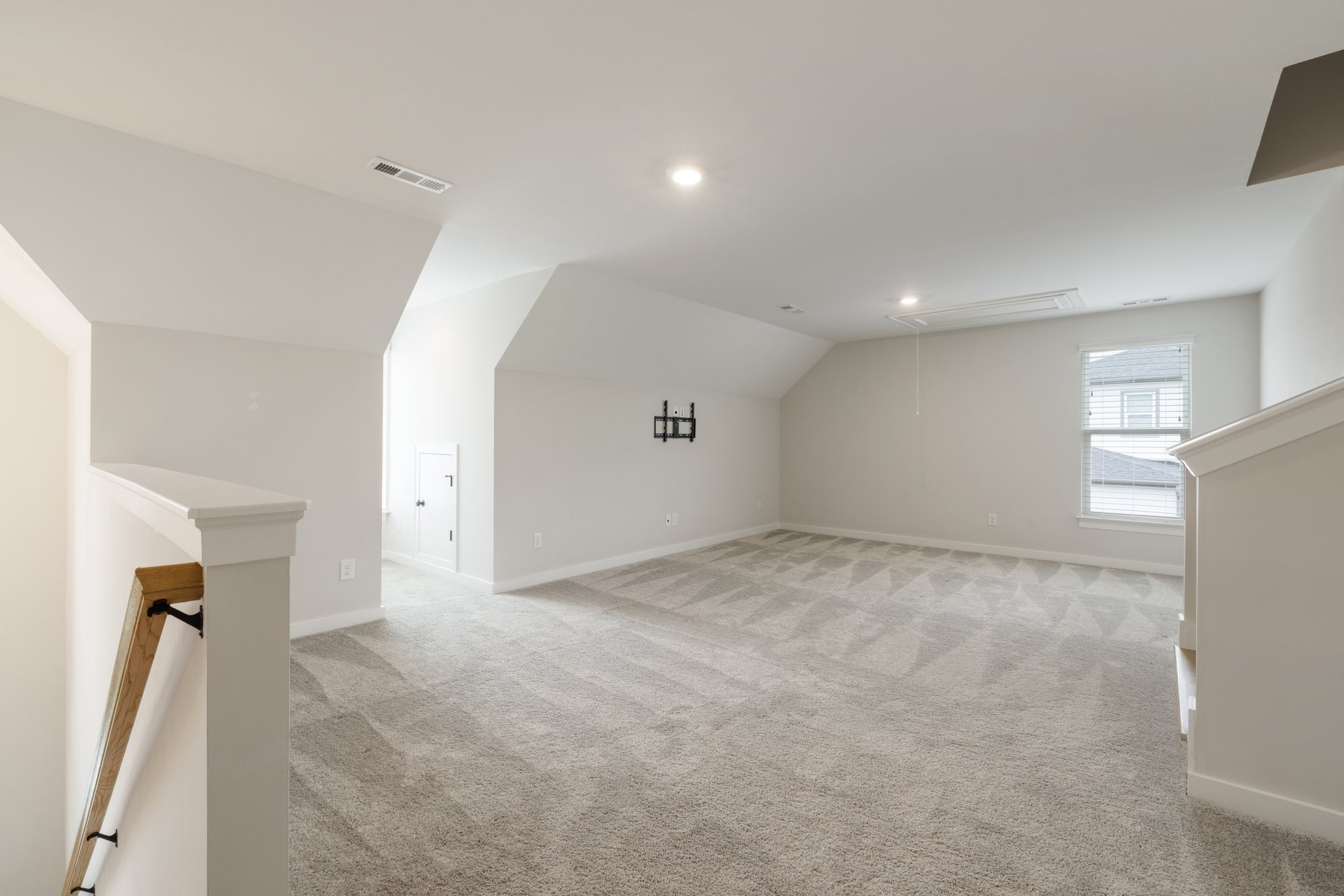 7592 Delancey Dr
