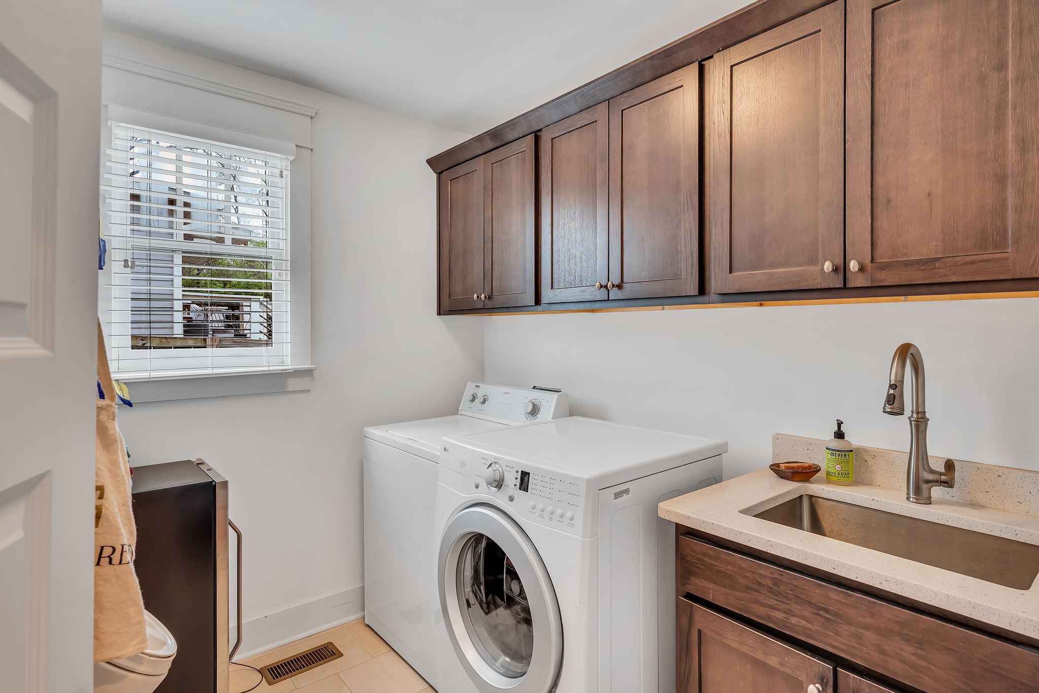 1614 Lillian St