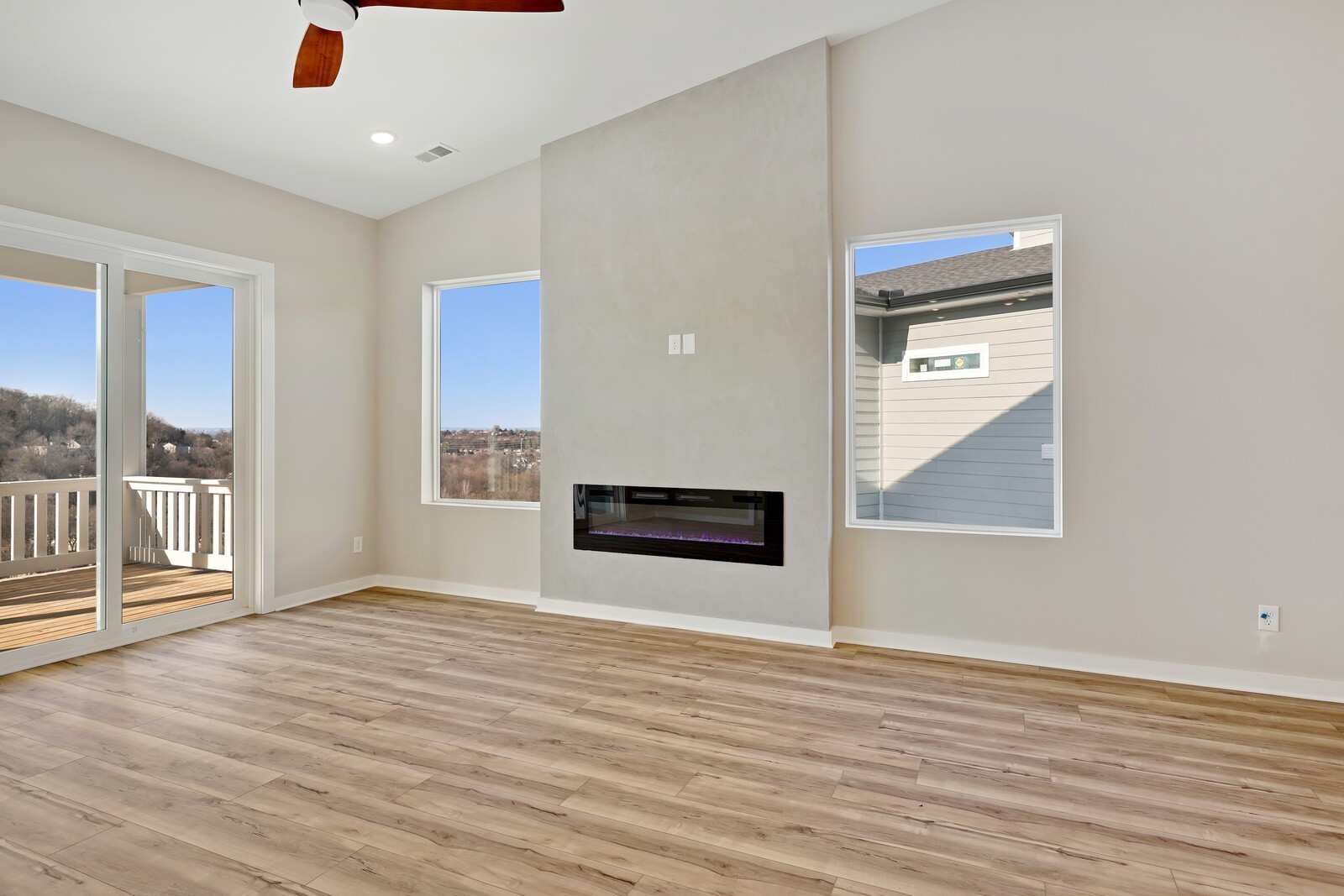 1585 Boxwood Dr