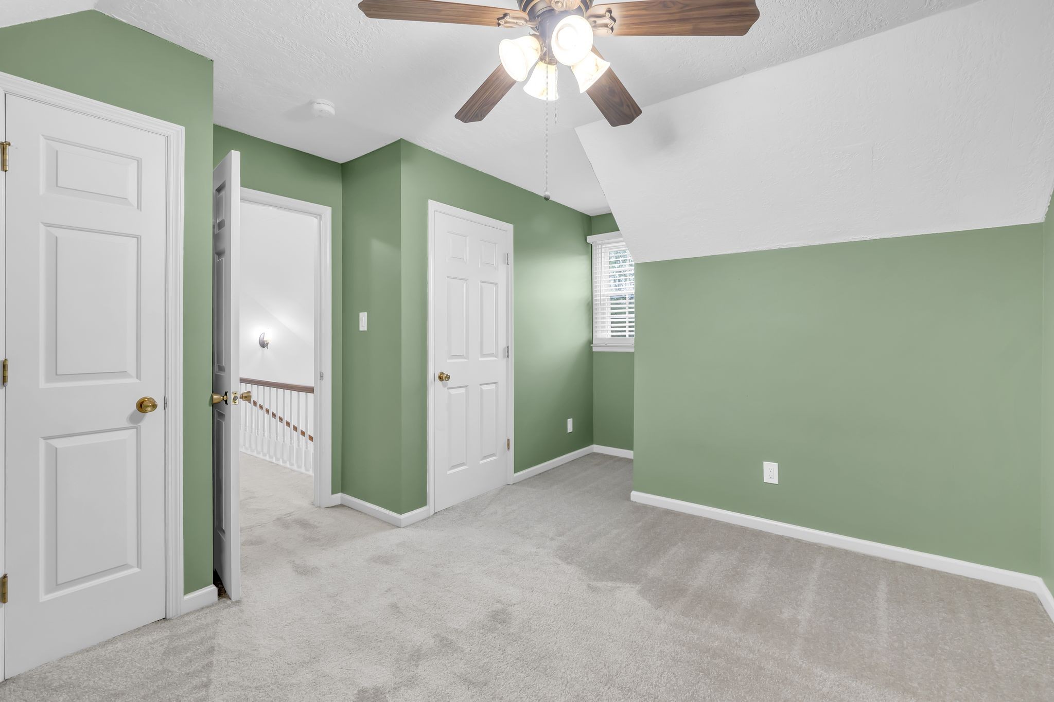 512 Riverview Dr