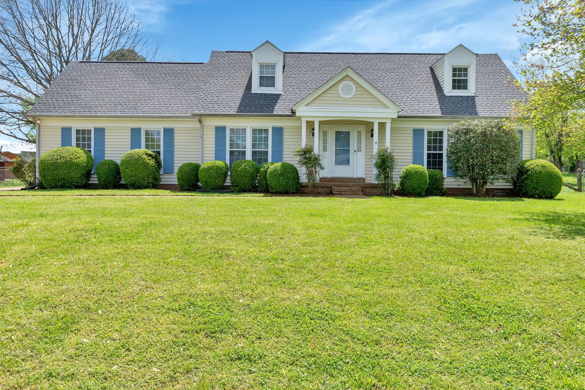 512 Riverview Dr