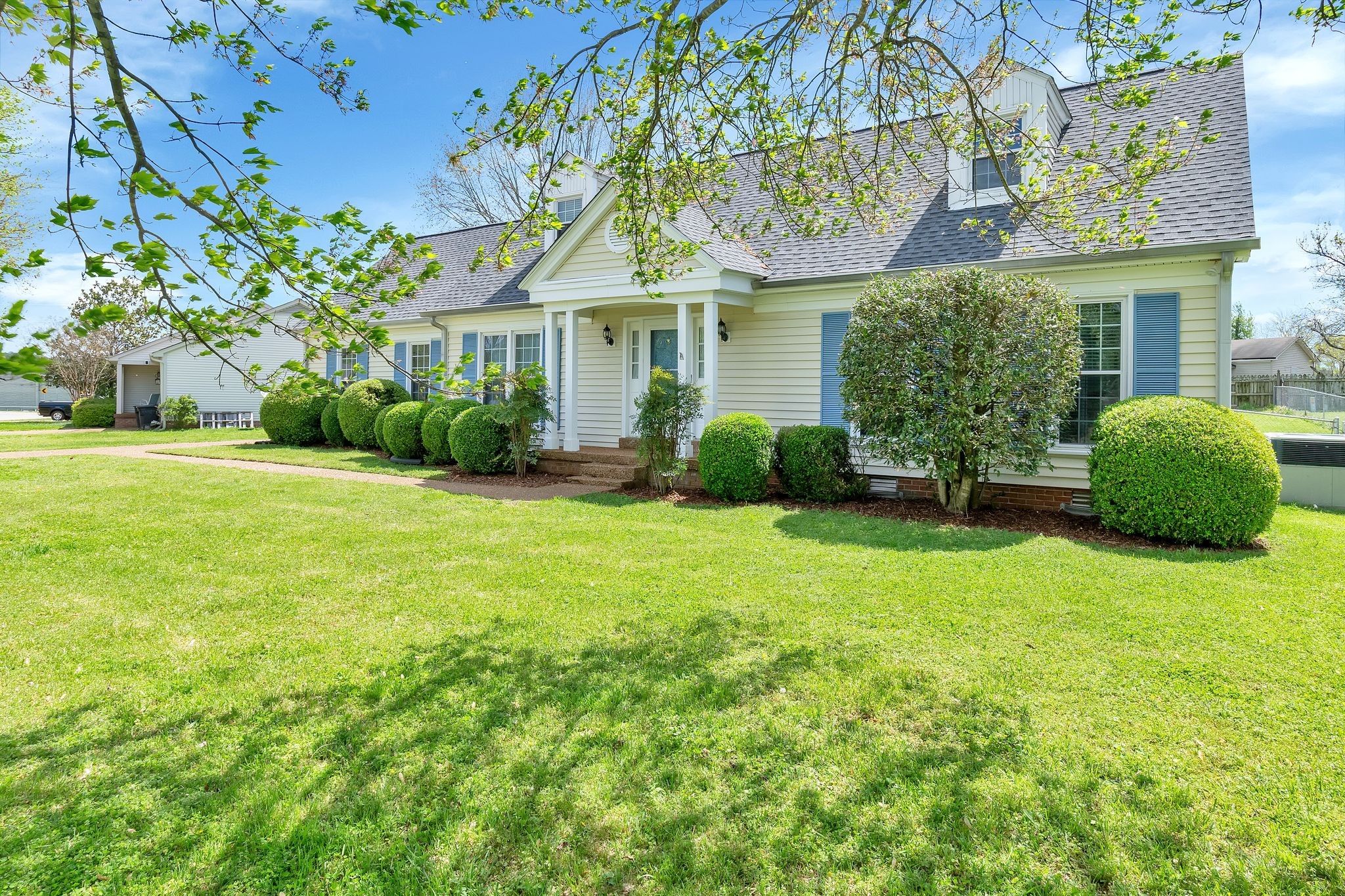512 Riverview Dr