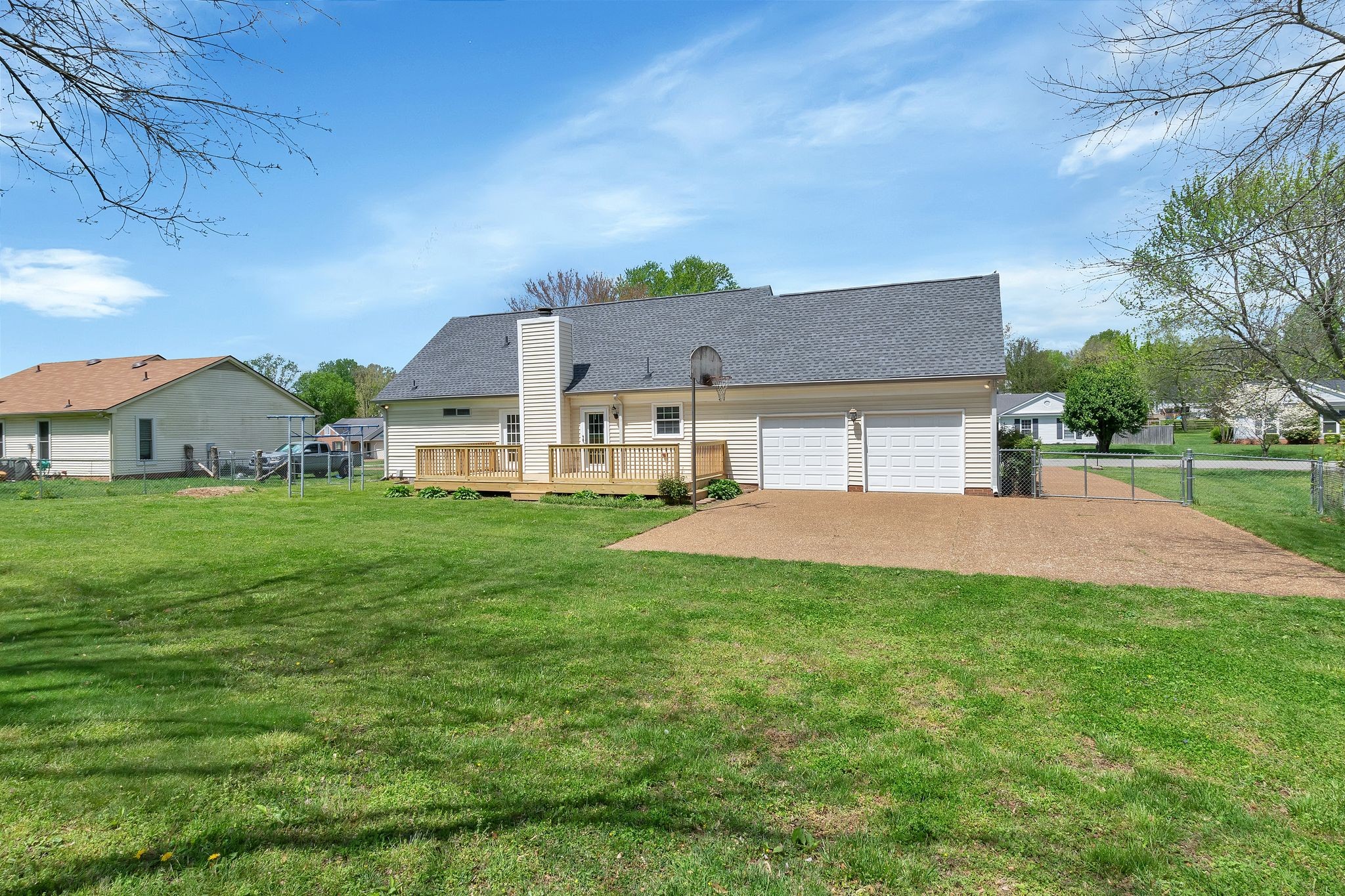 512 Riverview Dr