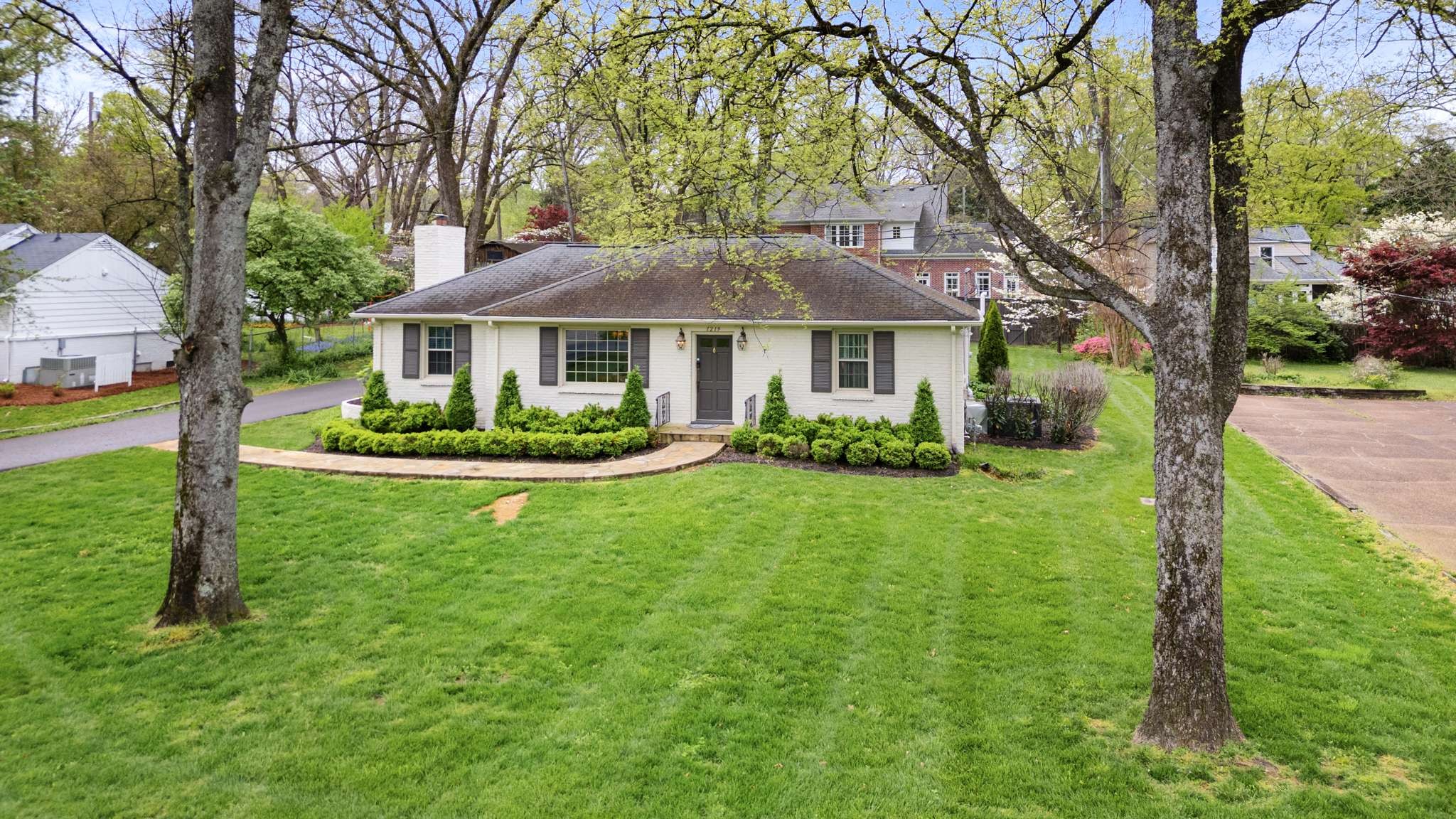 1219 Nichol Ln