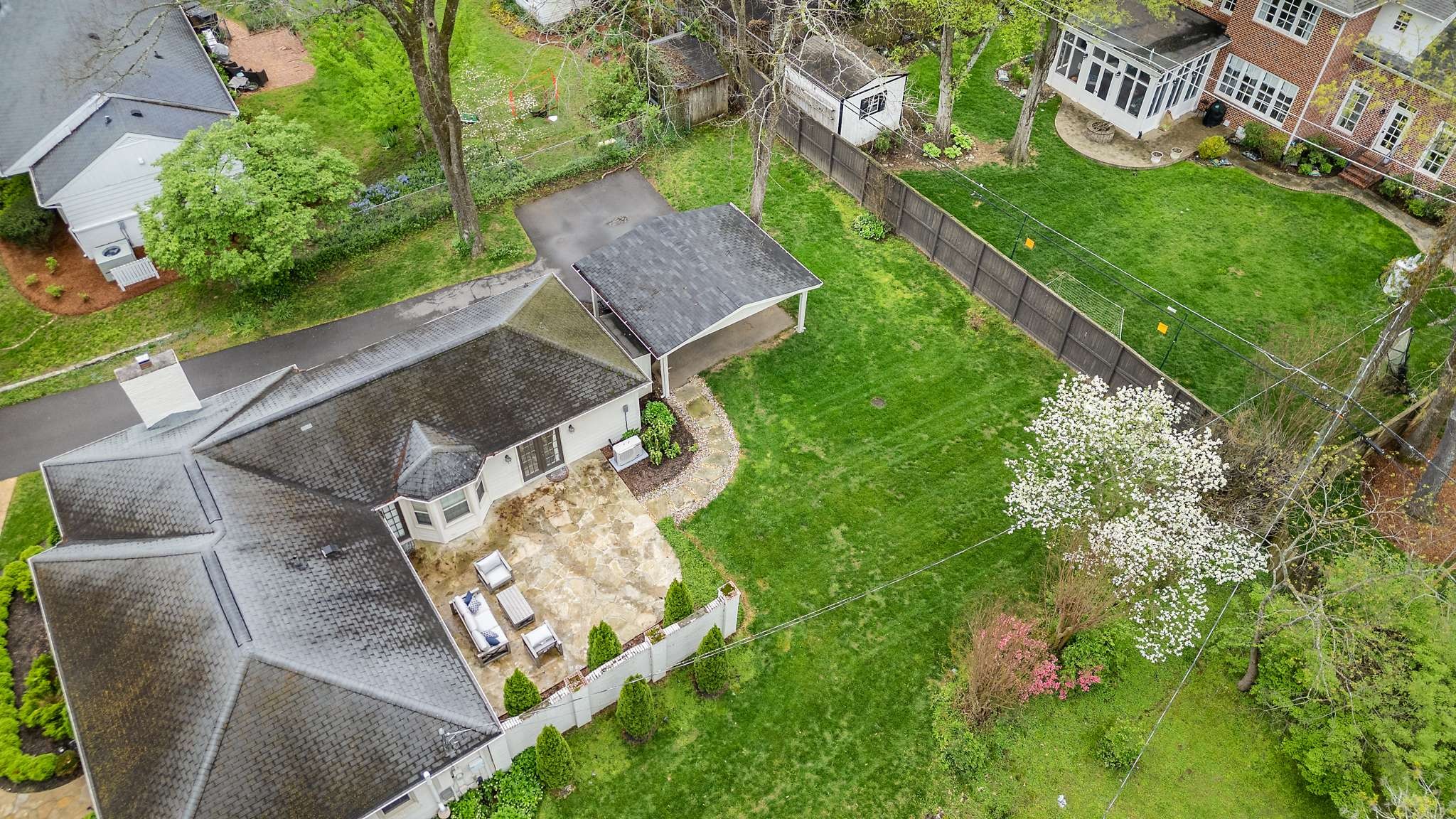 1219 Nichol Ln