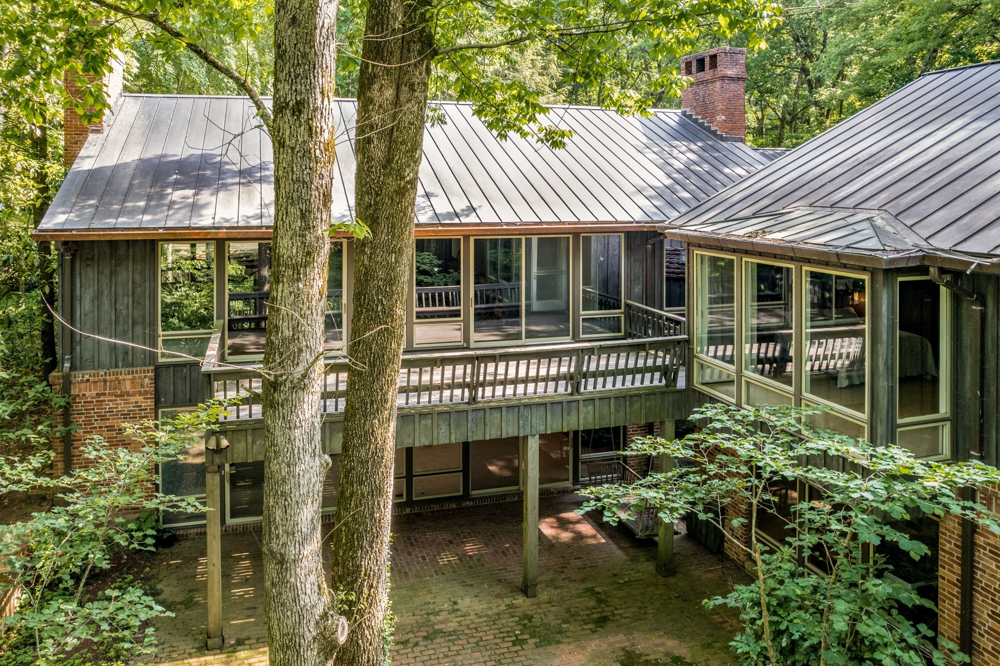 1414 Chickering Rd