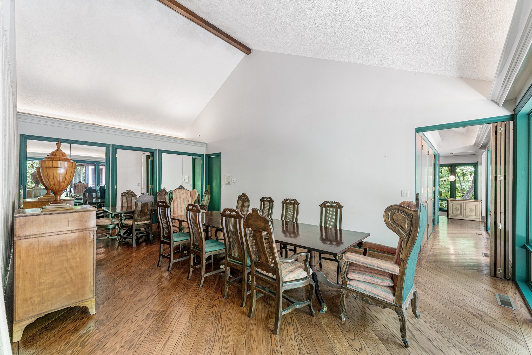 1414 Chickering Rd
