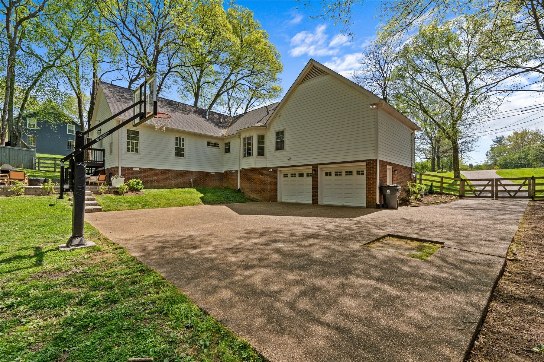 1409 Red Oak Dr