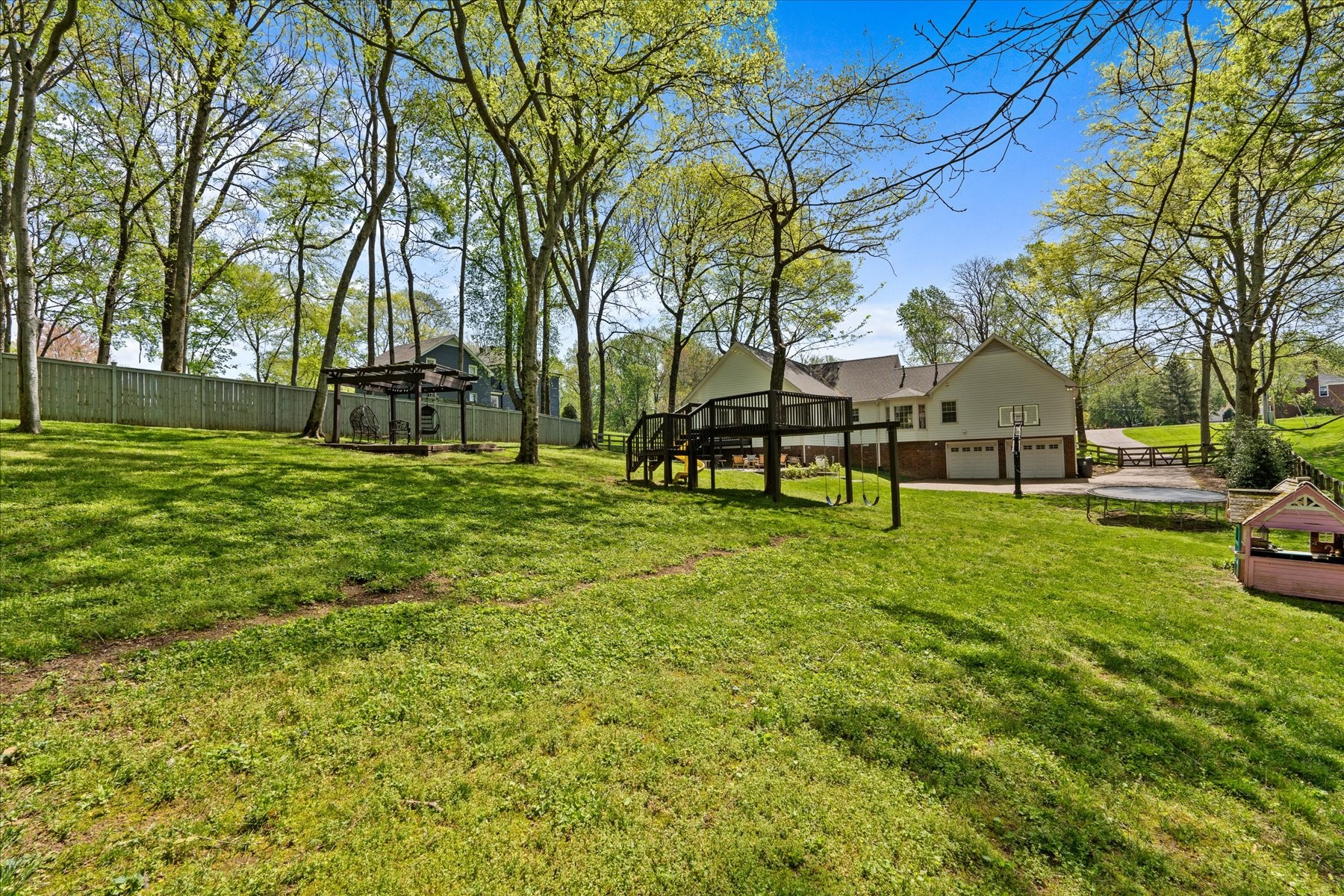1409 Red Oak Dr