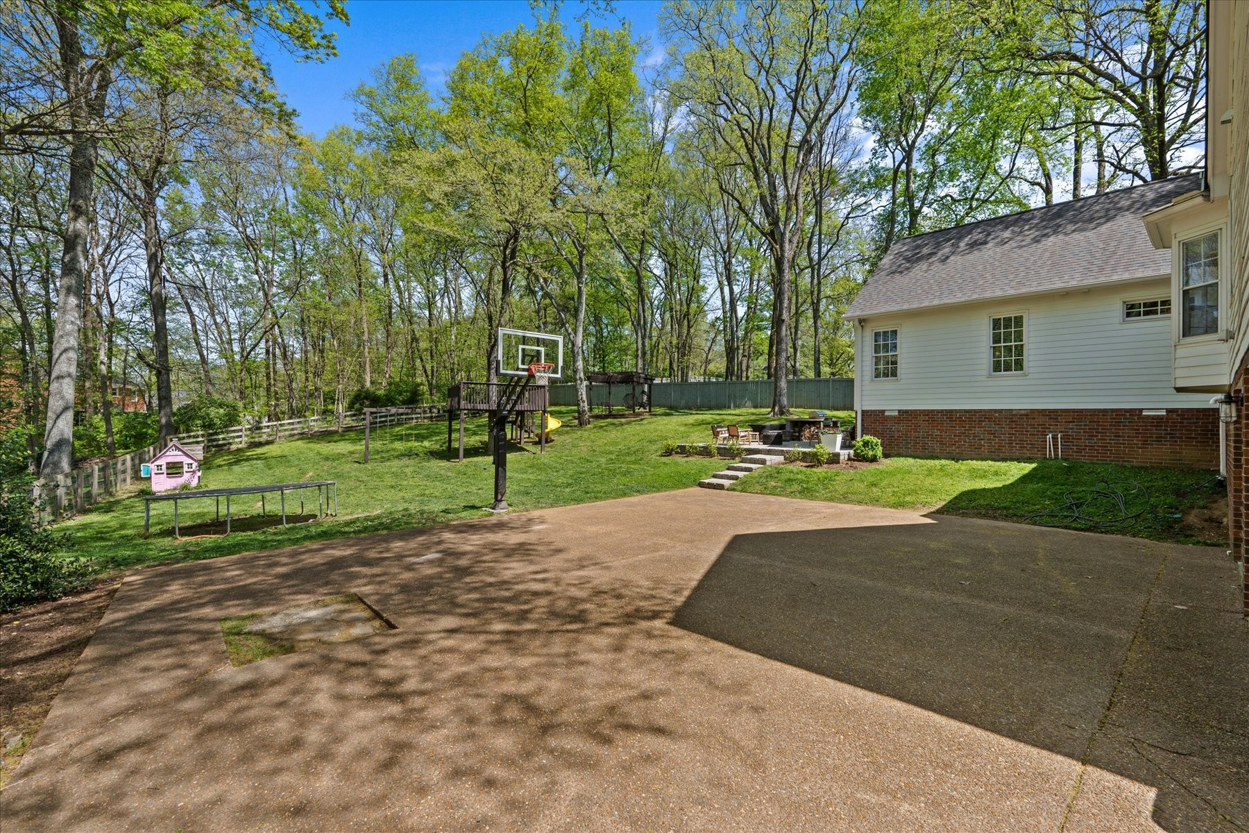 1409 Red Oak Dr