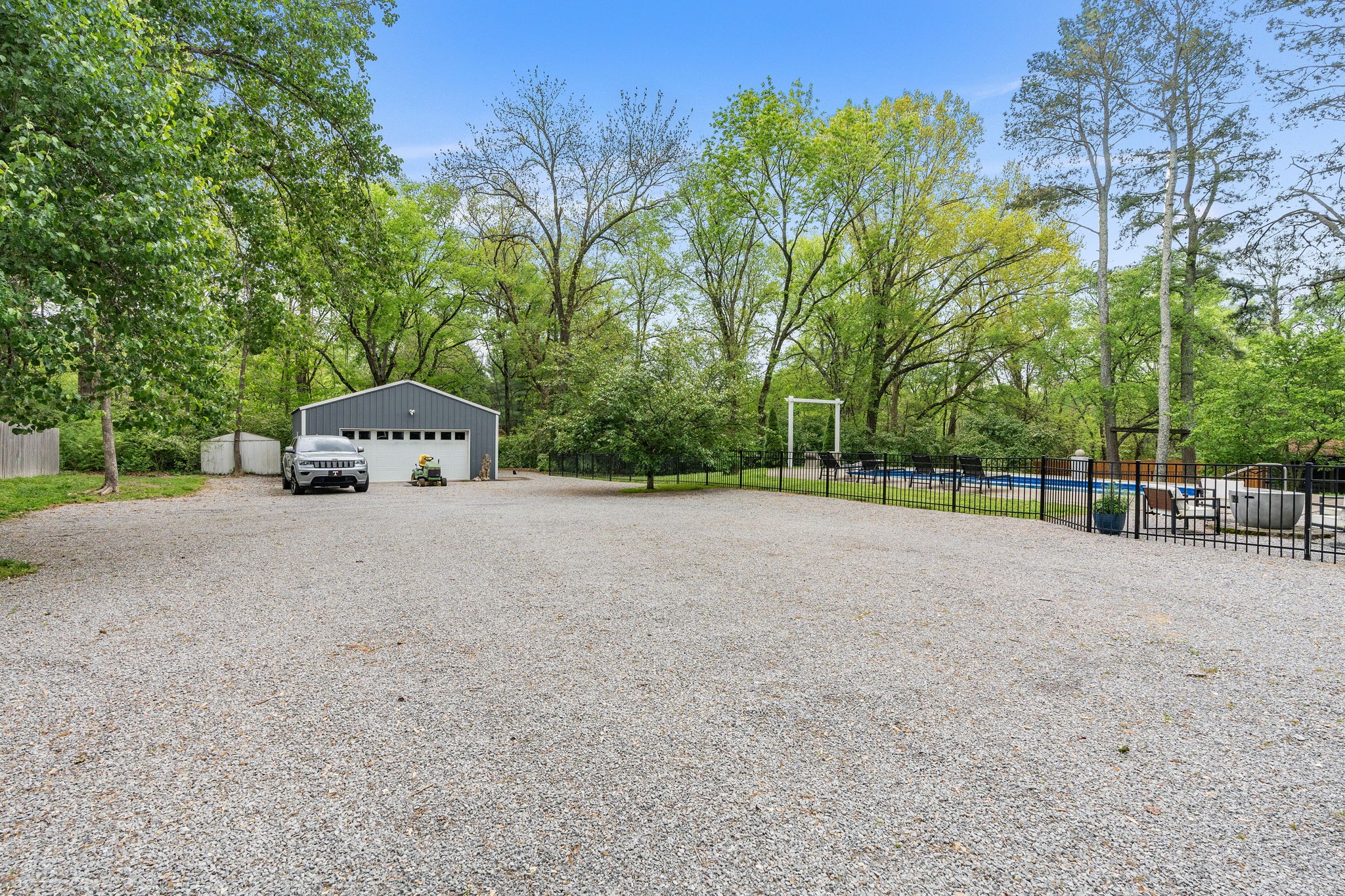 1004 Hickory Hollow Rd