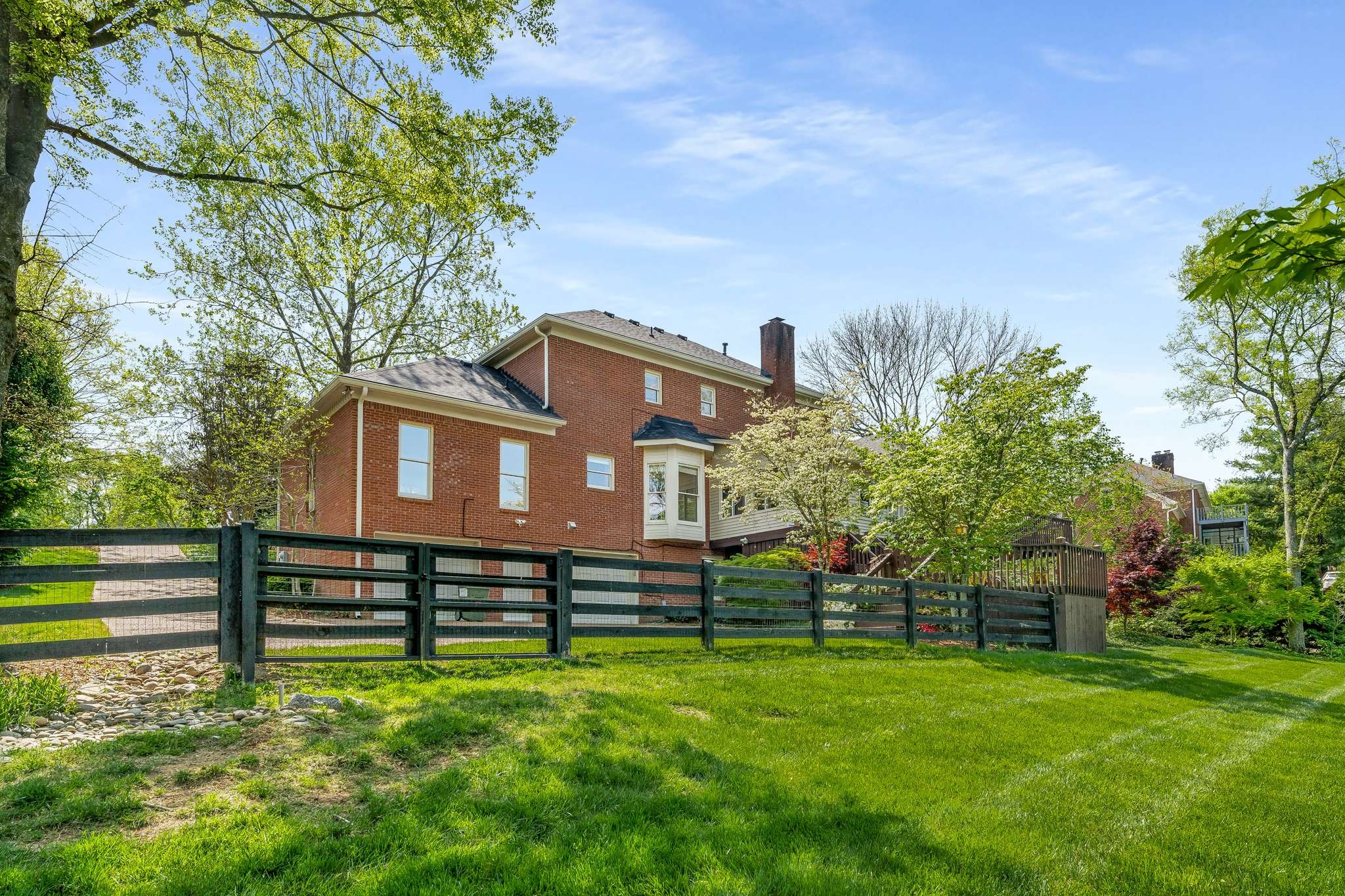 1207 Navaho Dr