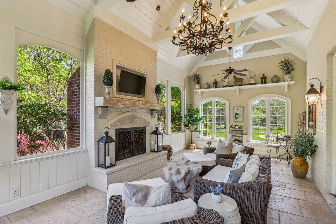 2310 Hemingway Dr