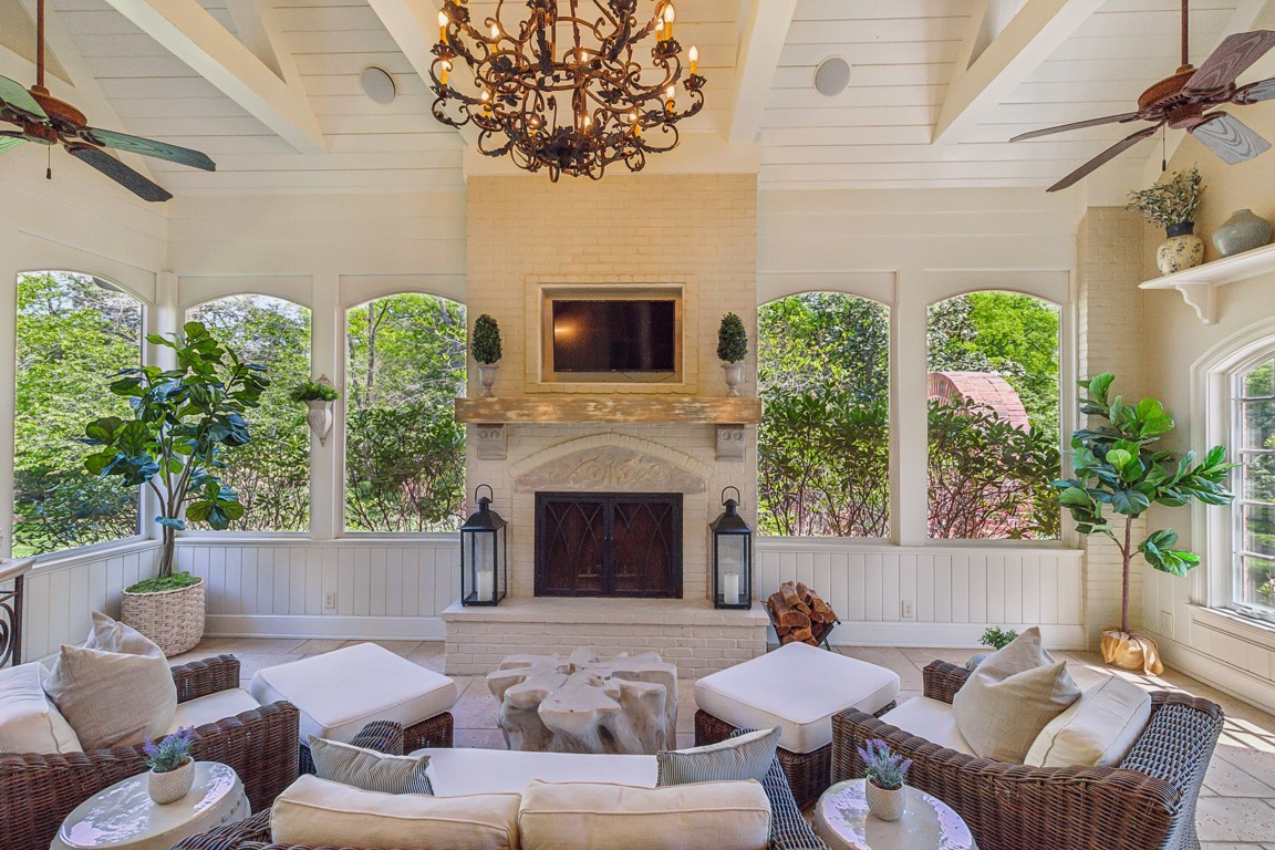 2310 Hemingway Dr