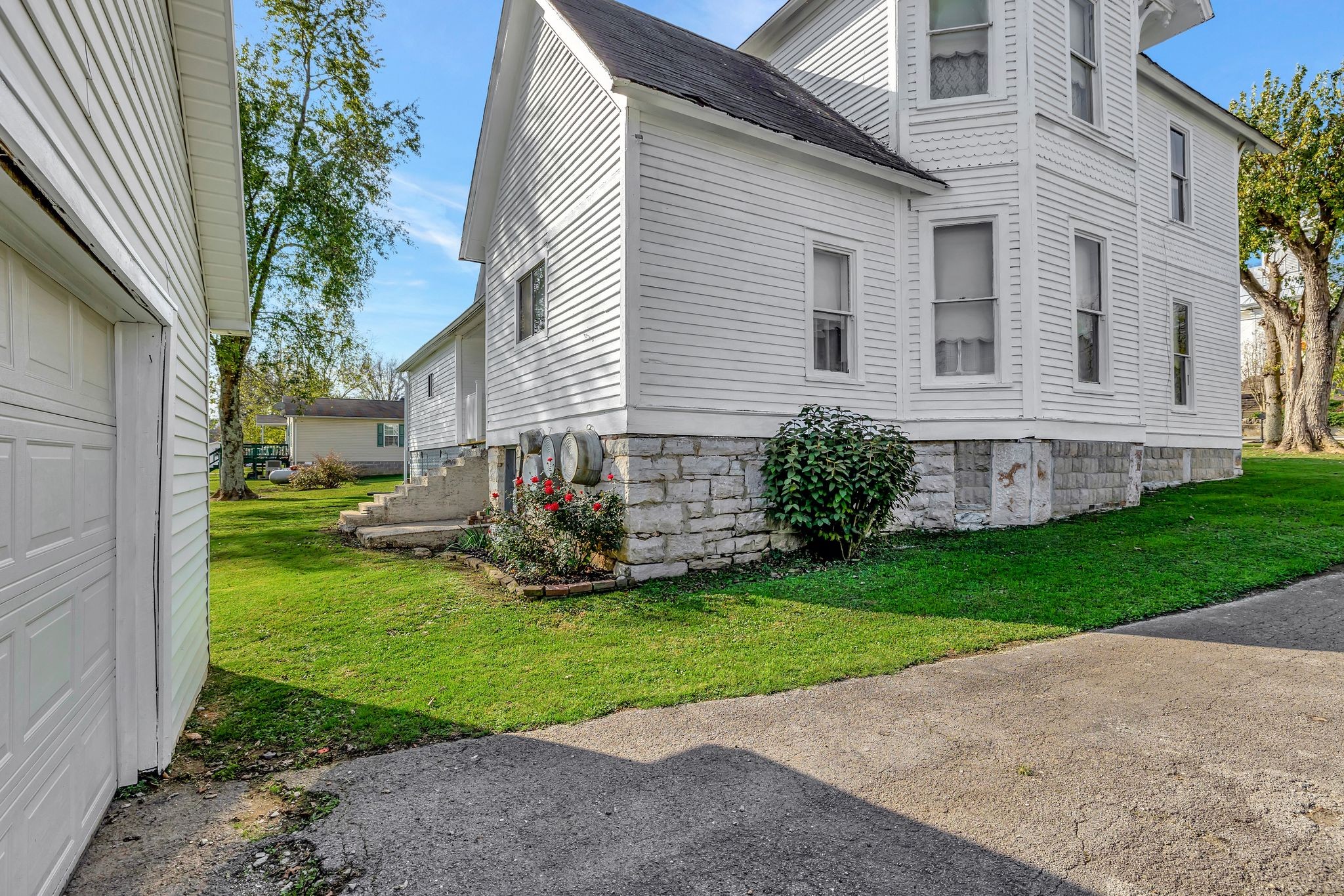 304 Russell St