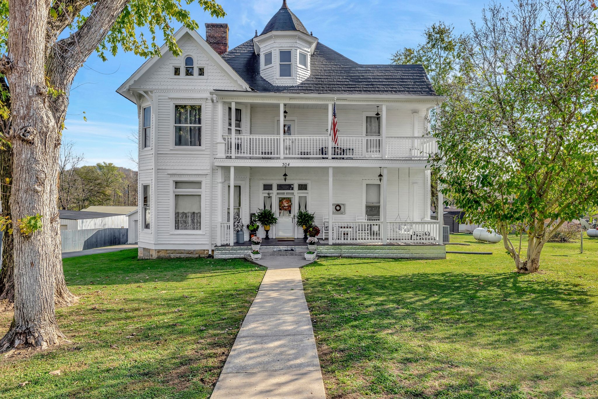 304 Russell St