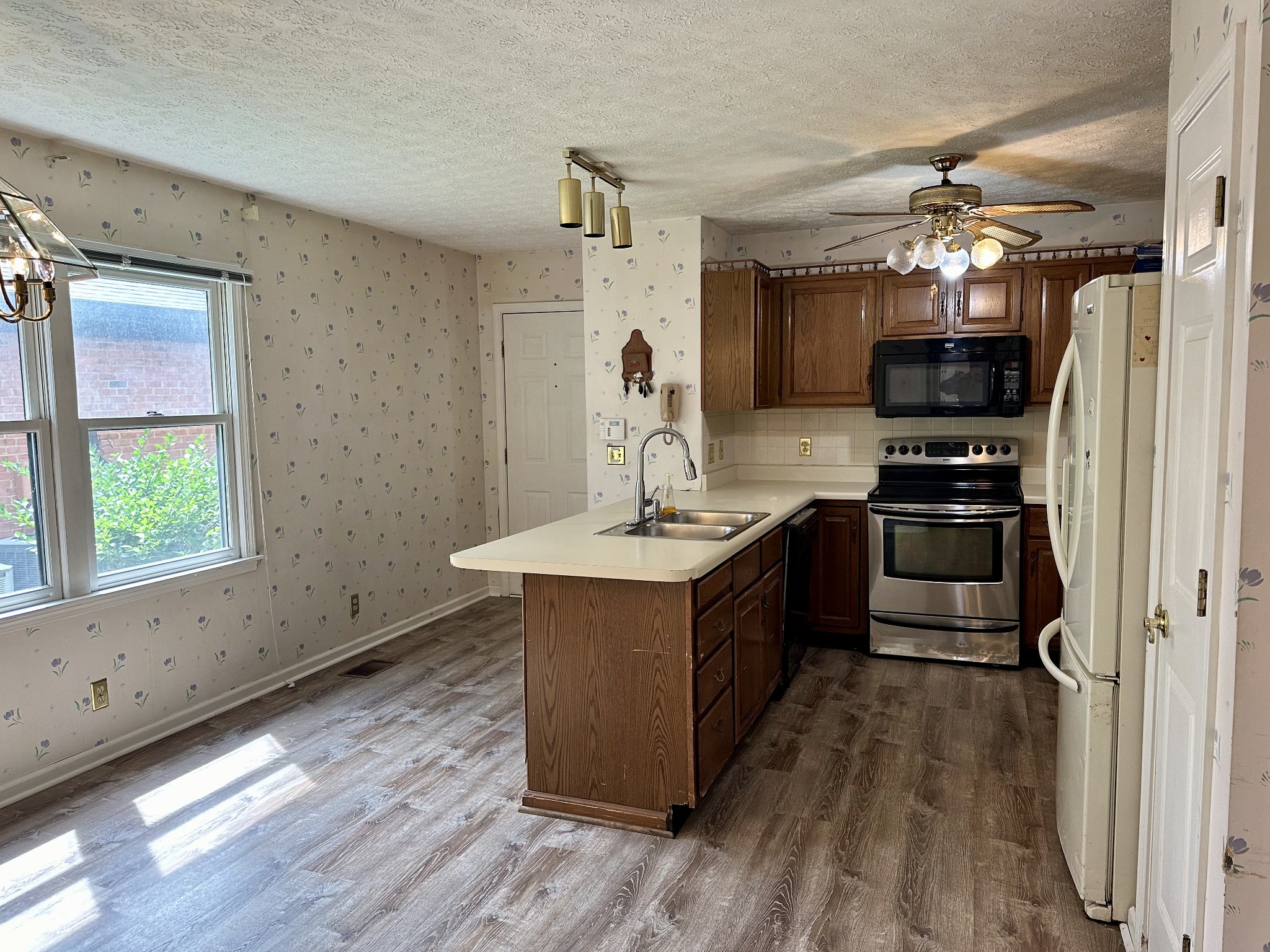130 Hearthstone Manor Cir